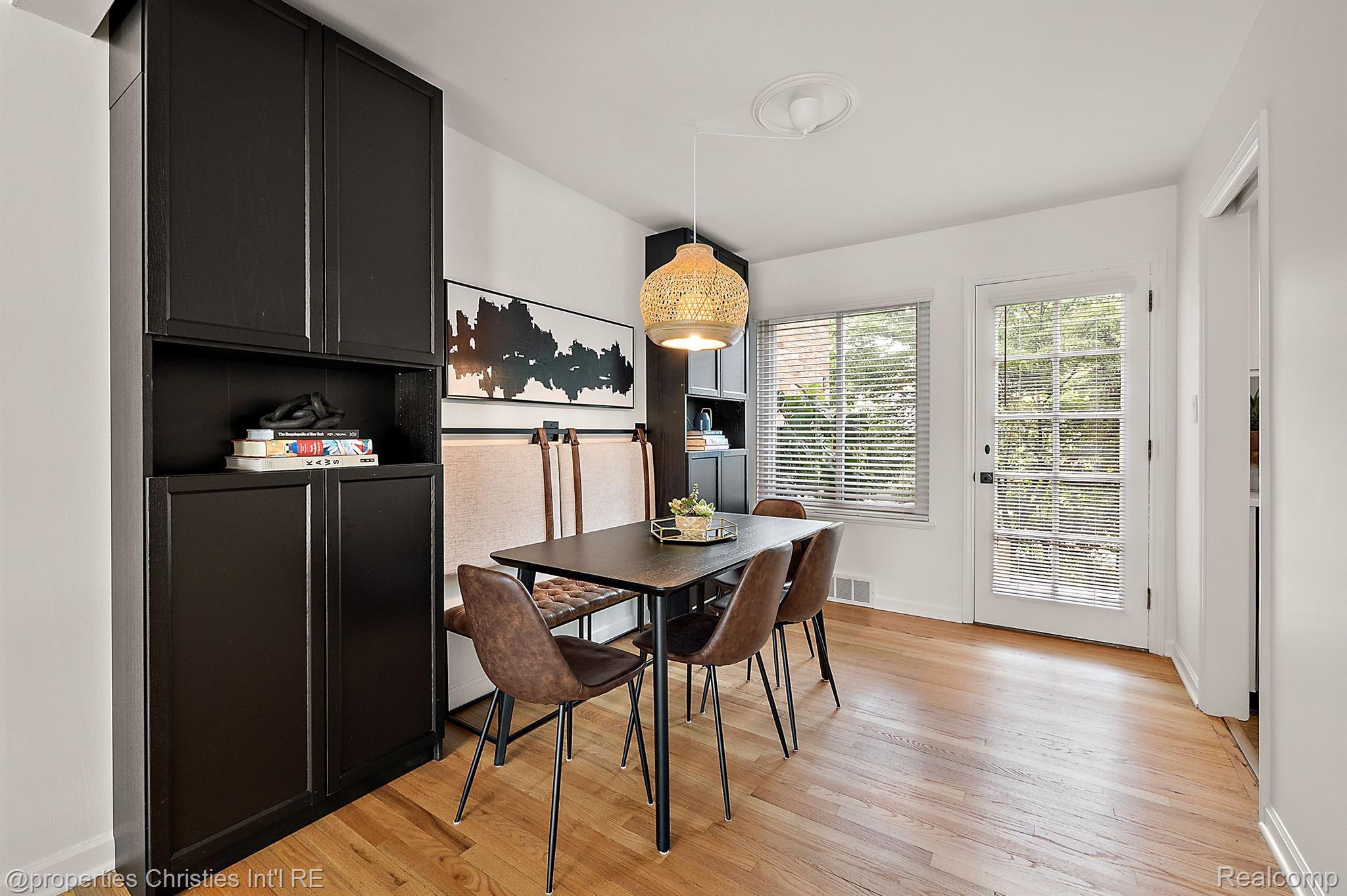 1043 N OLD WOODWARD Avenue Unit: 5