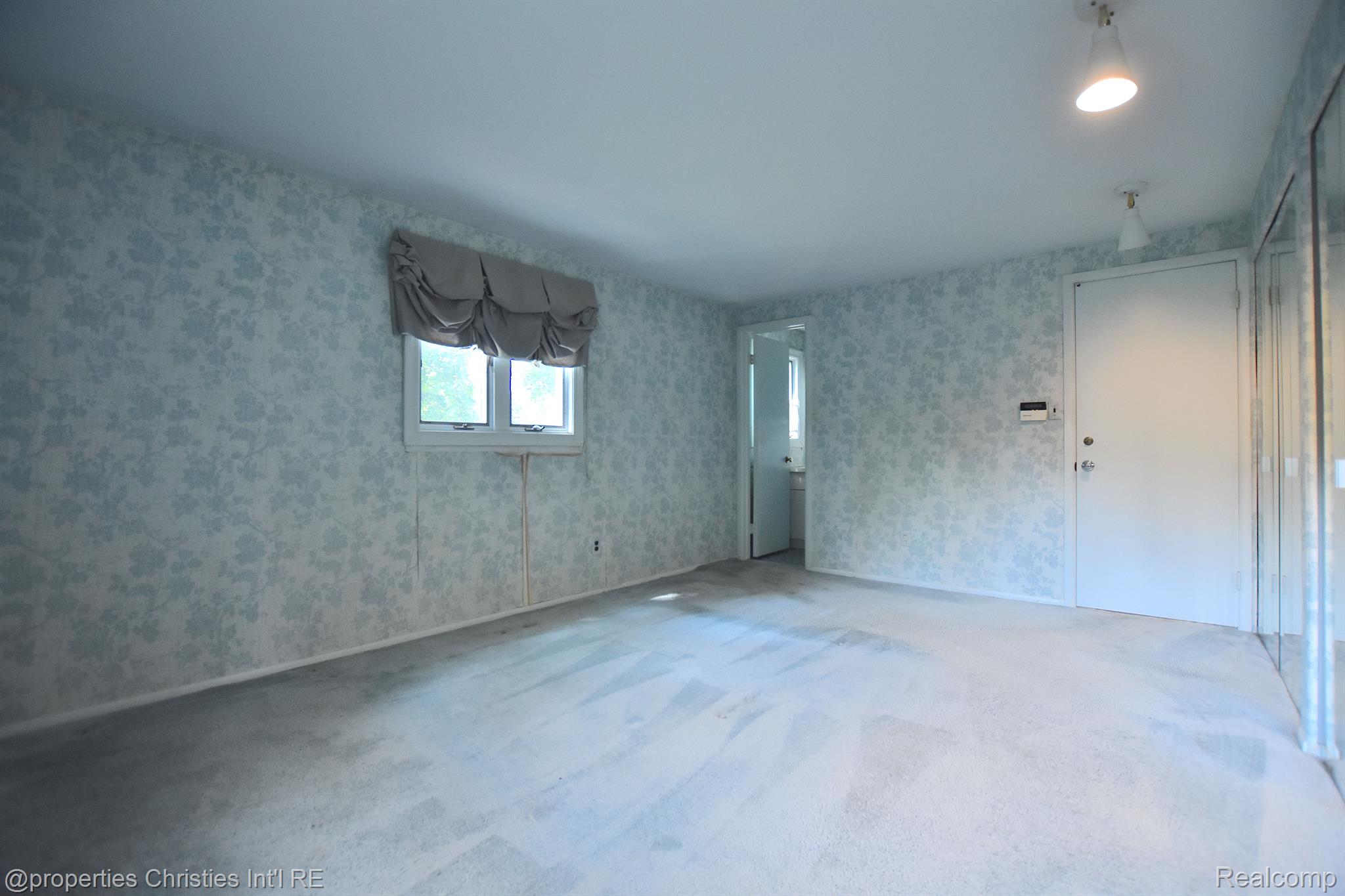 2597 TOWNHILL
