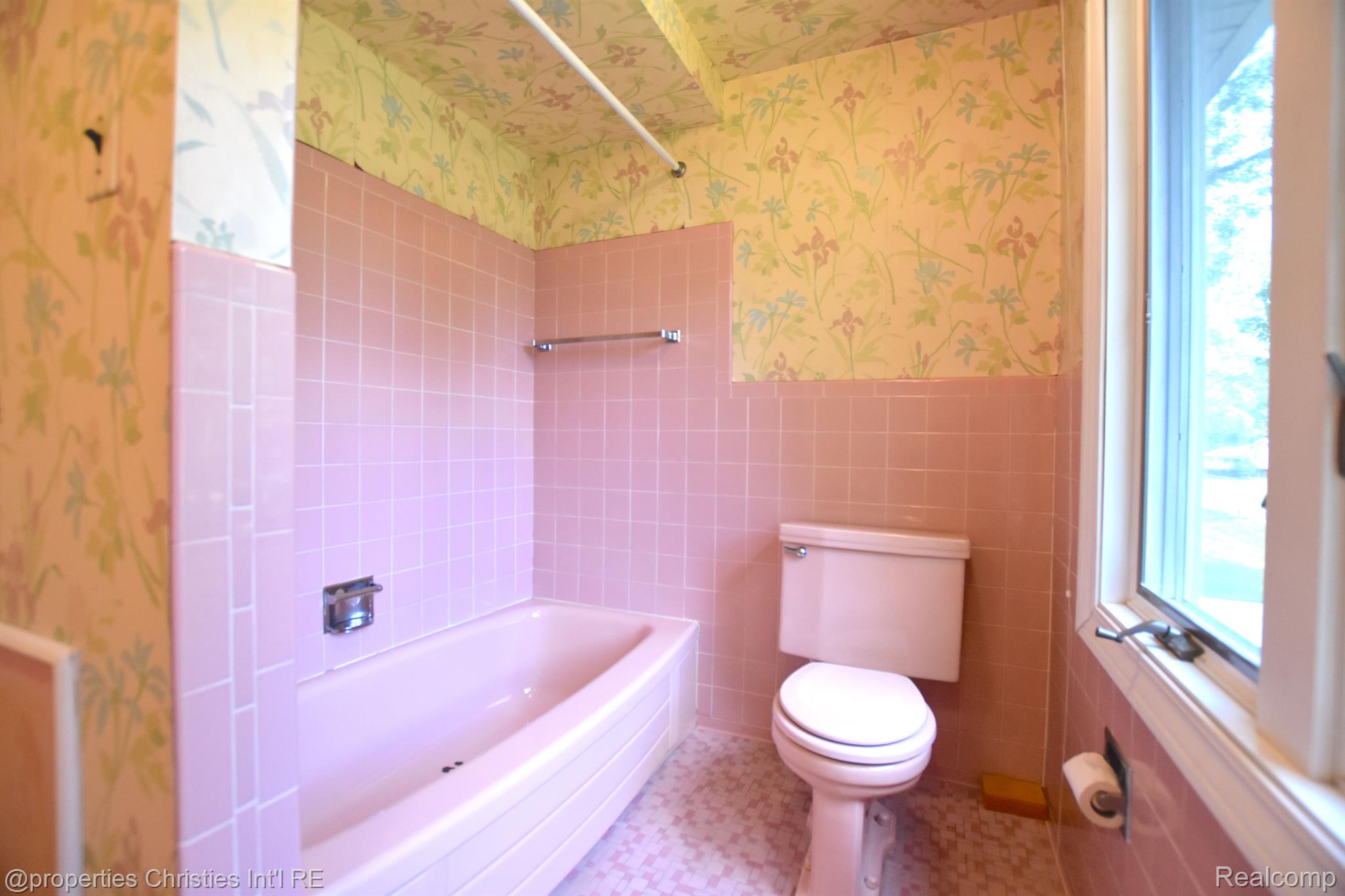 2597 TOWNHILL