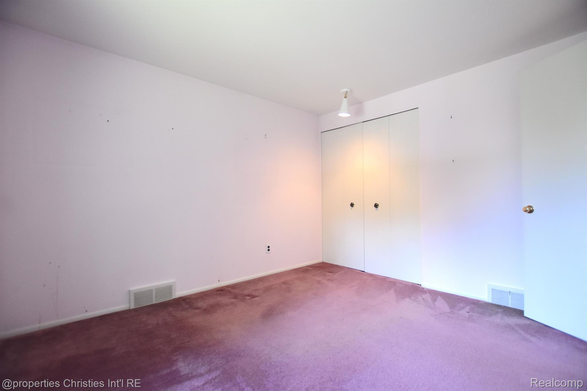 2597 TOWNHILL
