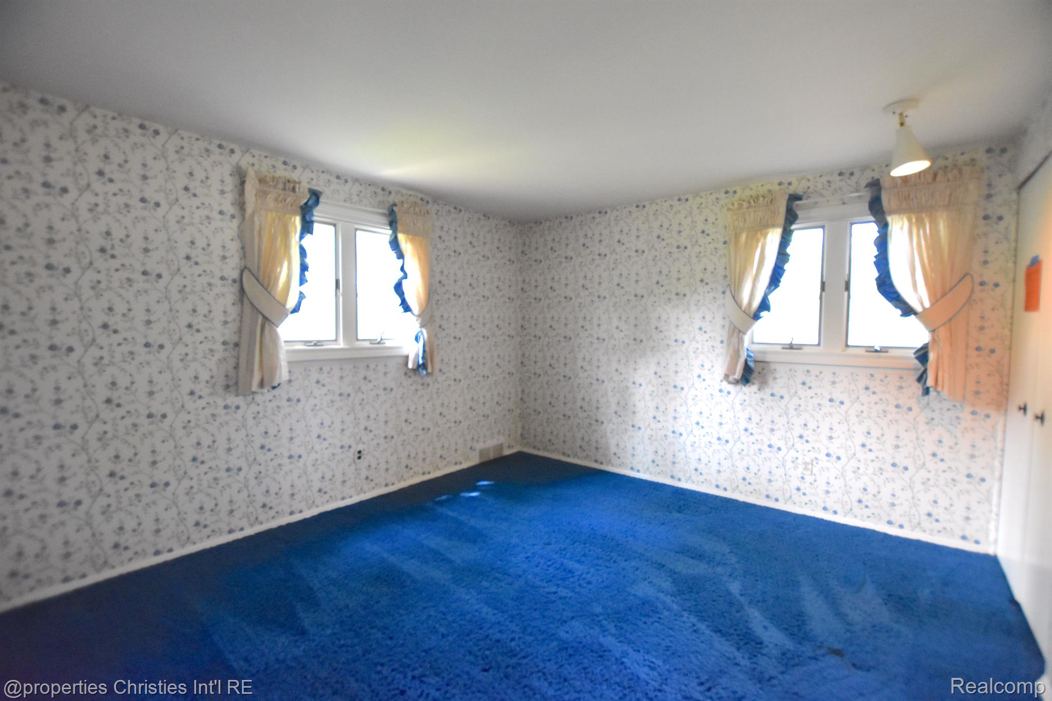 2597 TOWNHILL