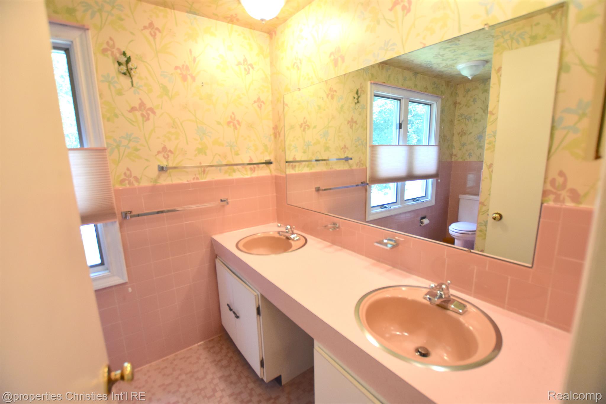 2597 TOWNHILL