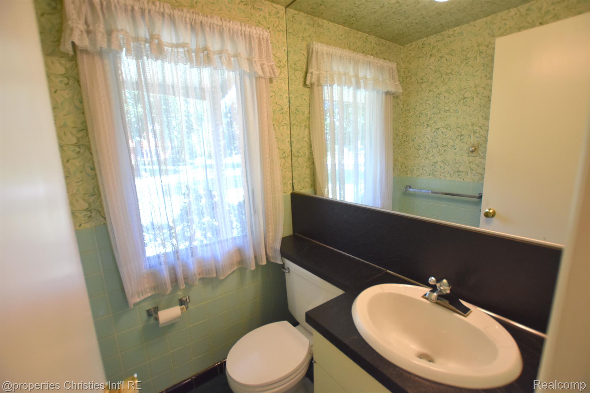 2597 TOWNHILL