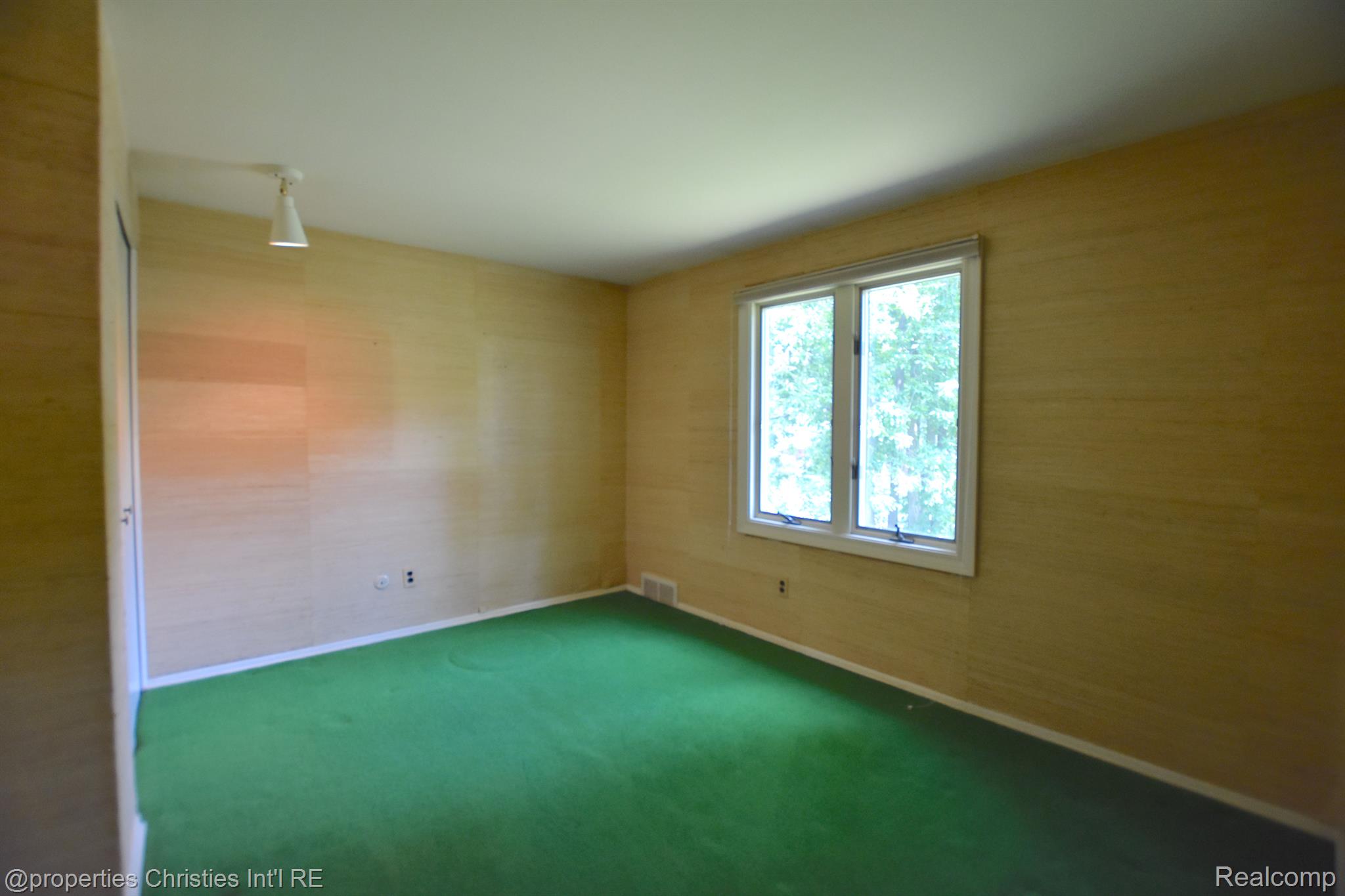 2597 TOWNHILL