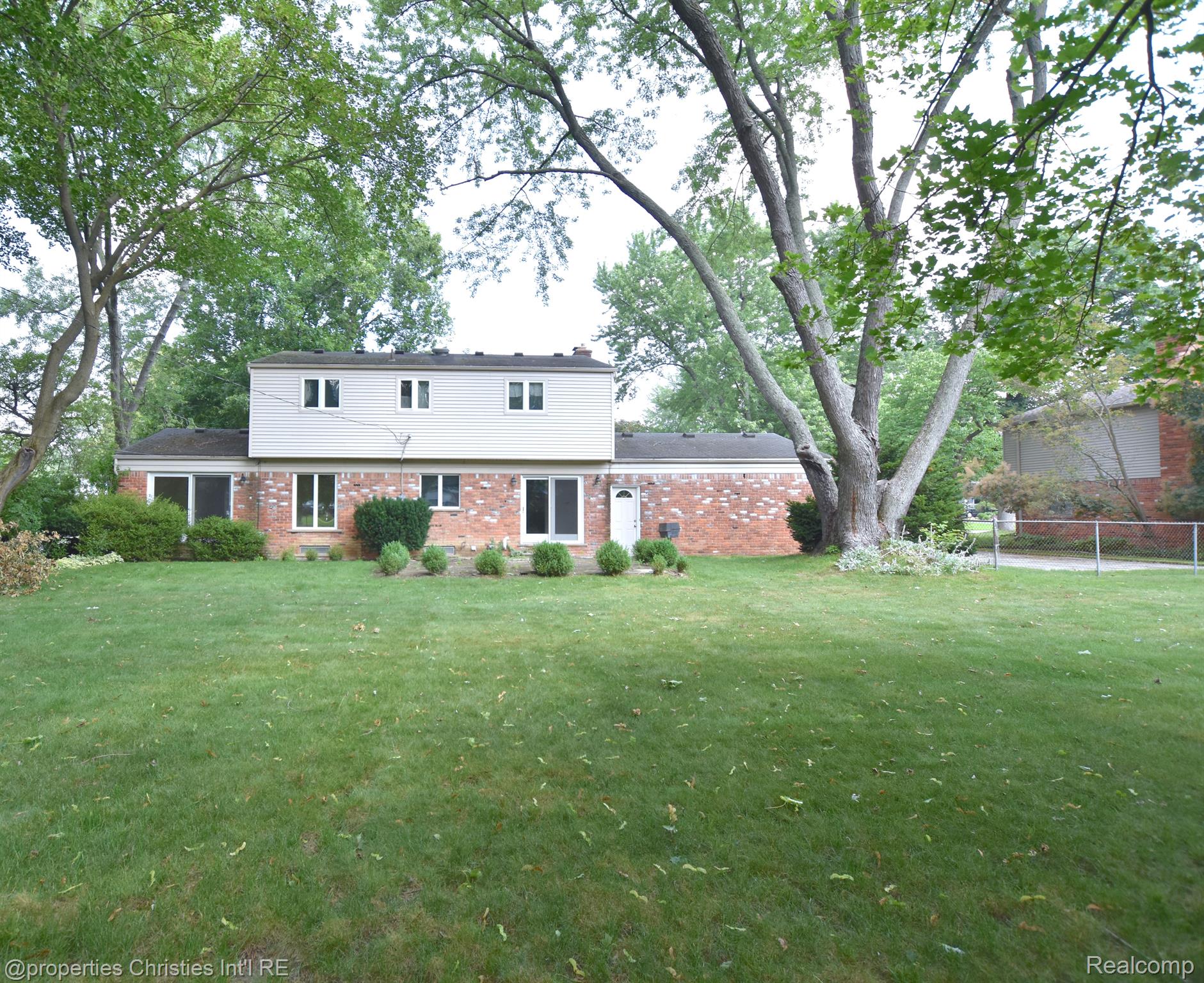 2597 TOWNHILL