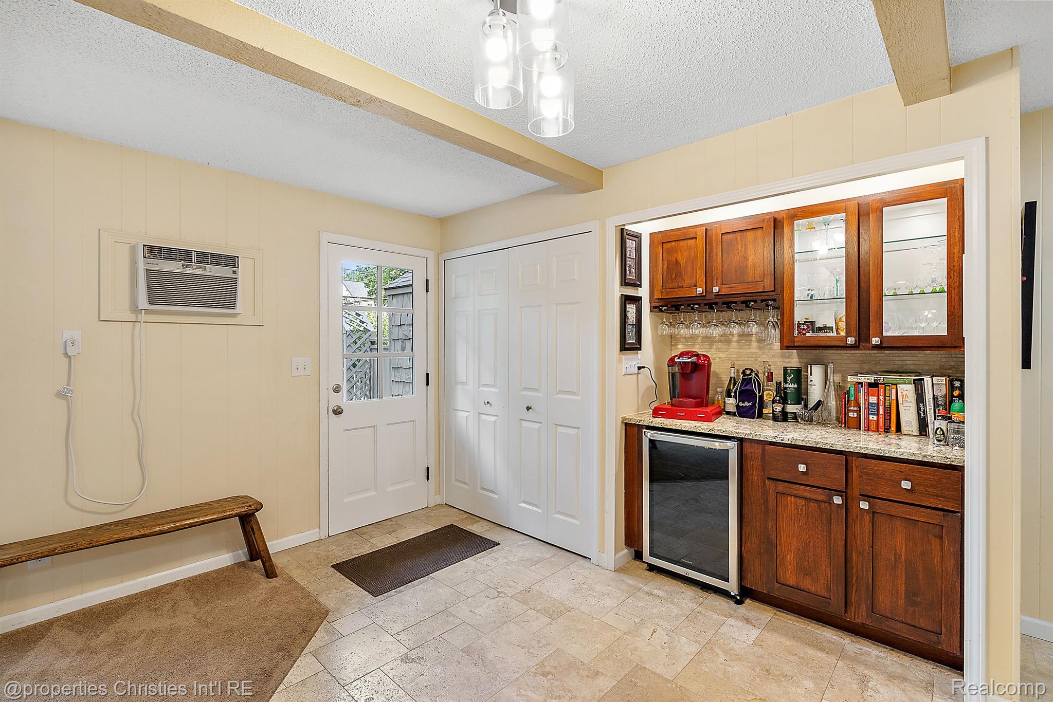 419 WESTWOOD Drive