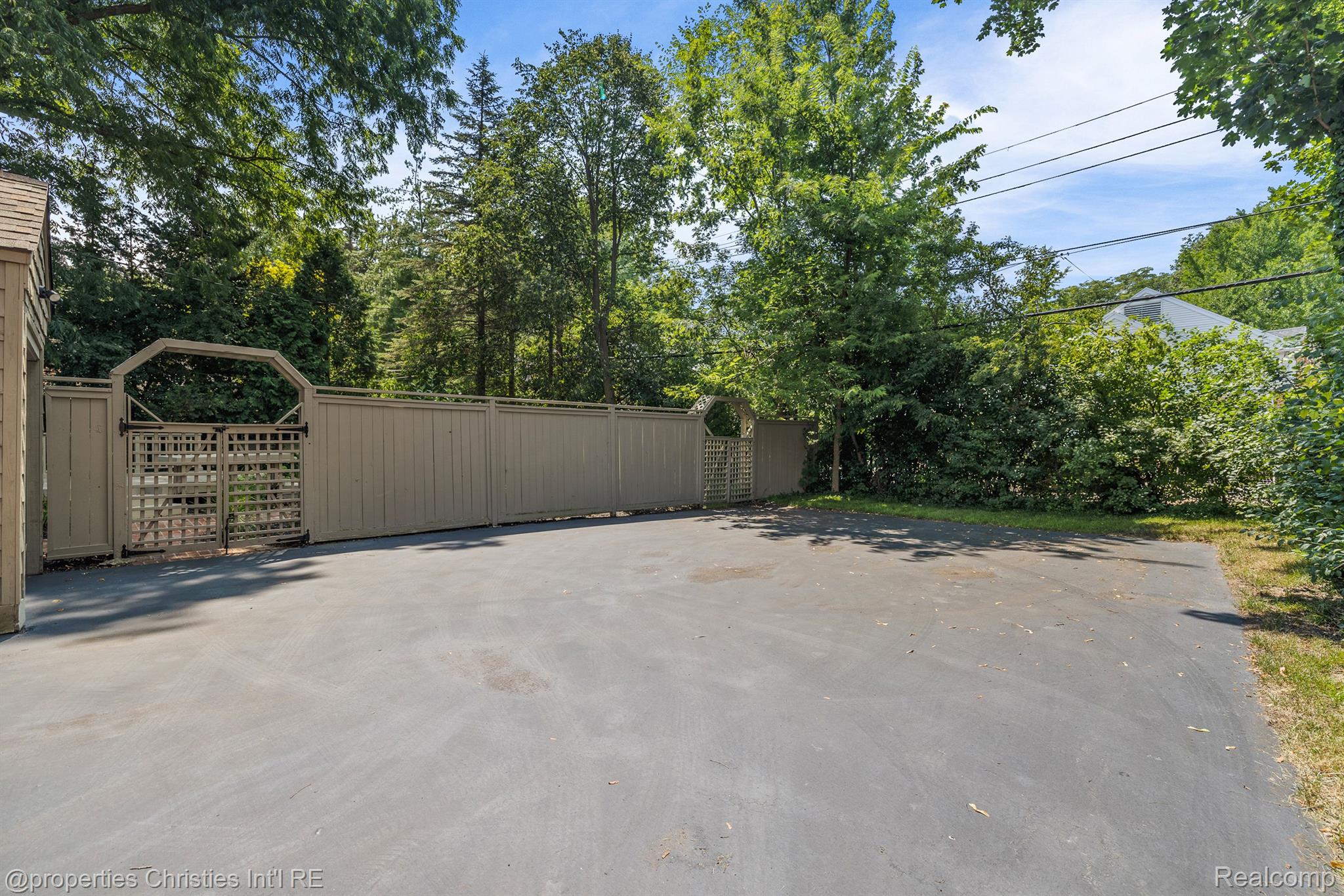 419 WESTWOOD Drive