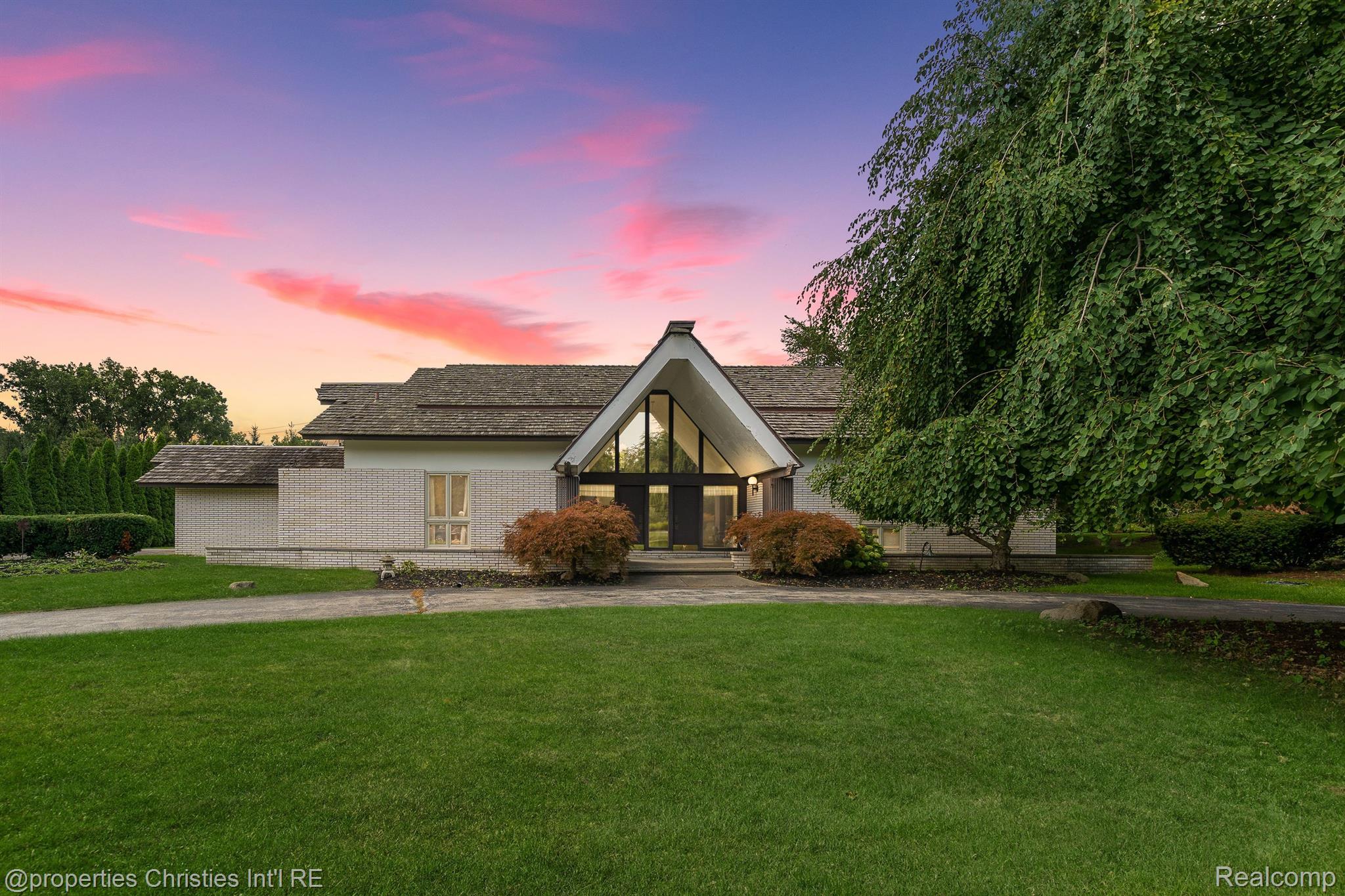 1131 STUYVESSANT Road