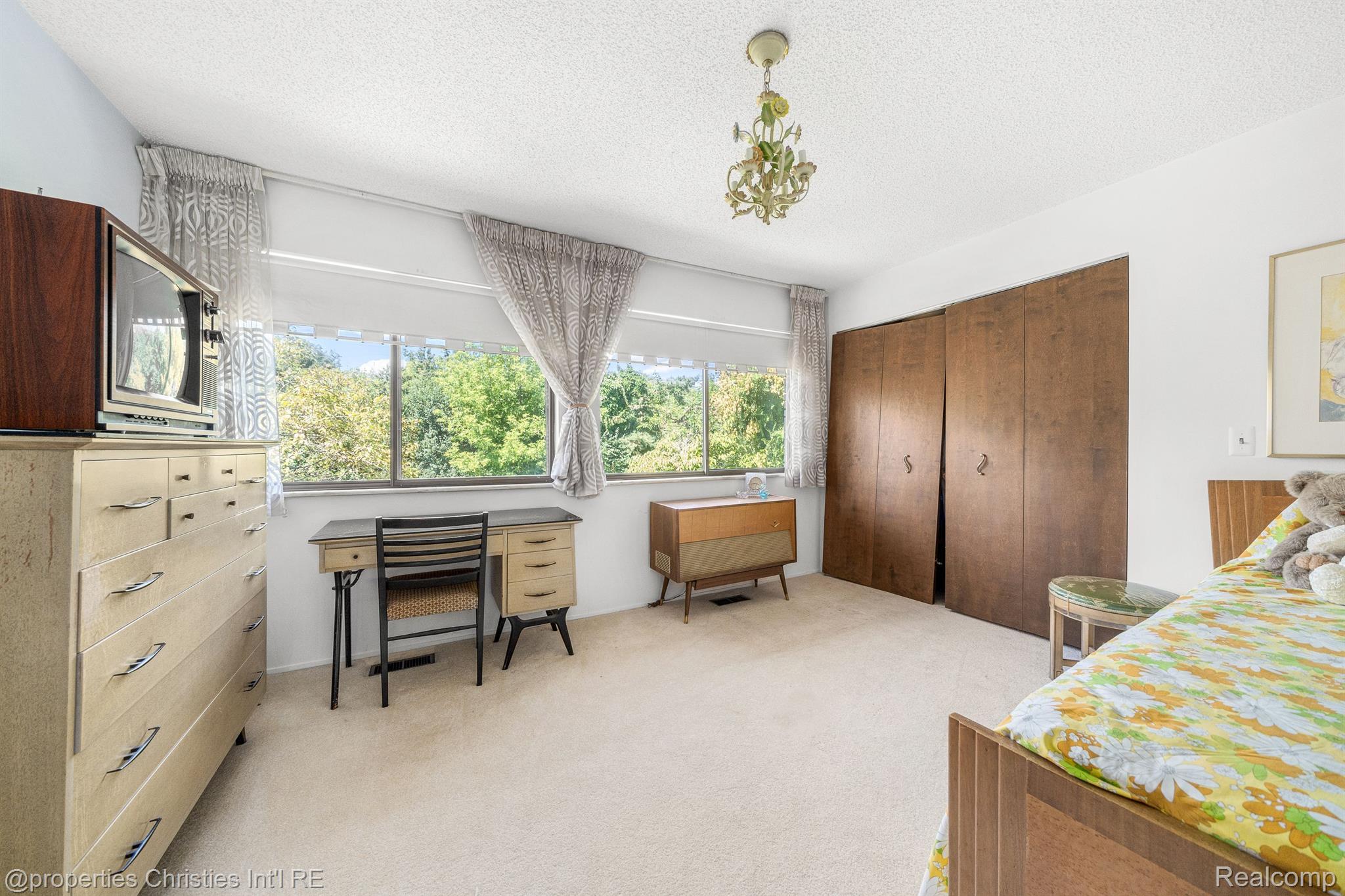 1131 STUYVESSANT Road