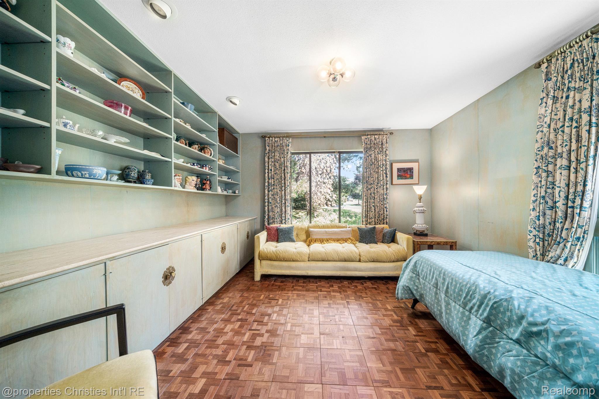 1131 STUYVESSANT Road