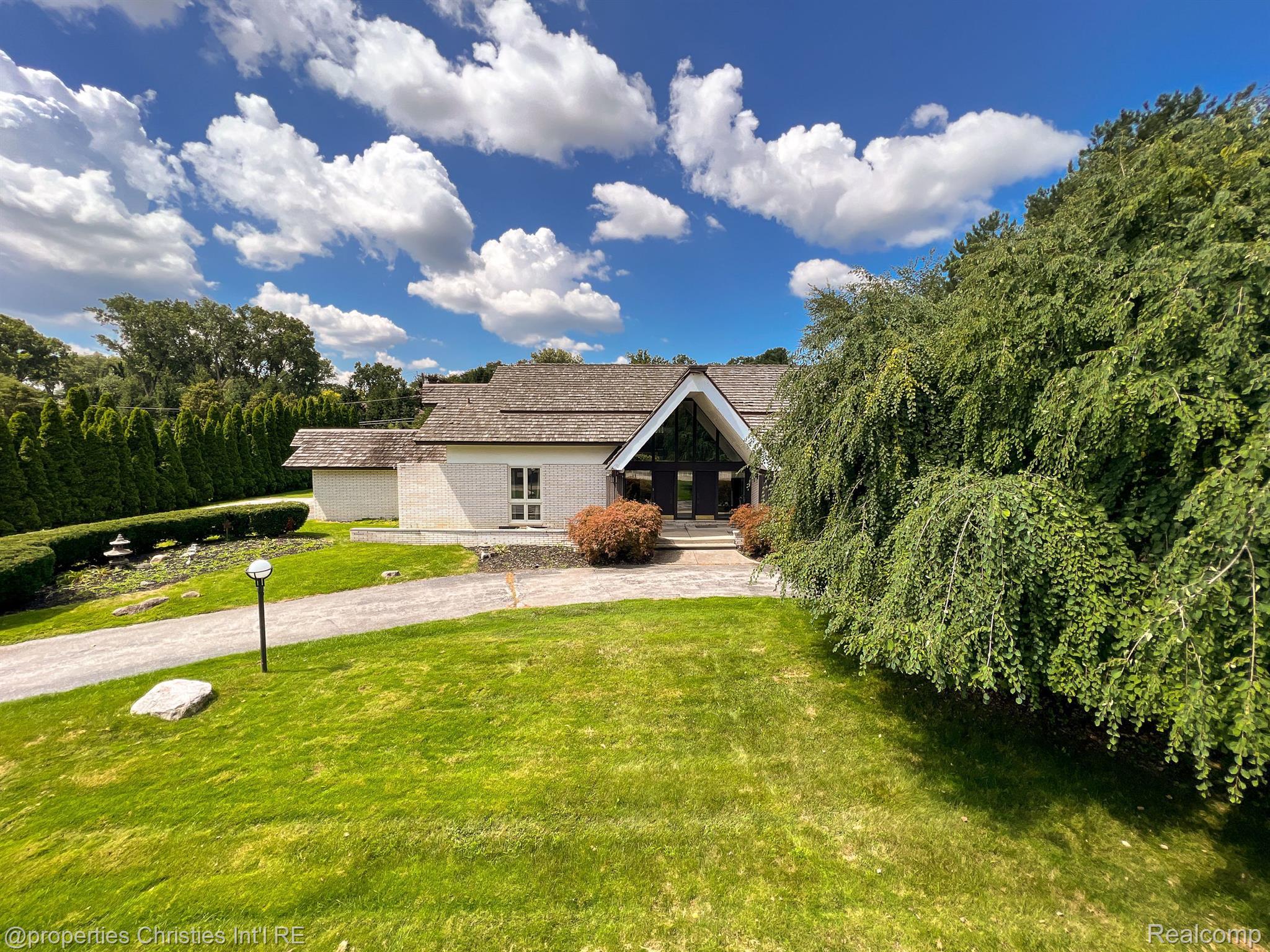 1131 STUYVESSANT Road