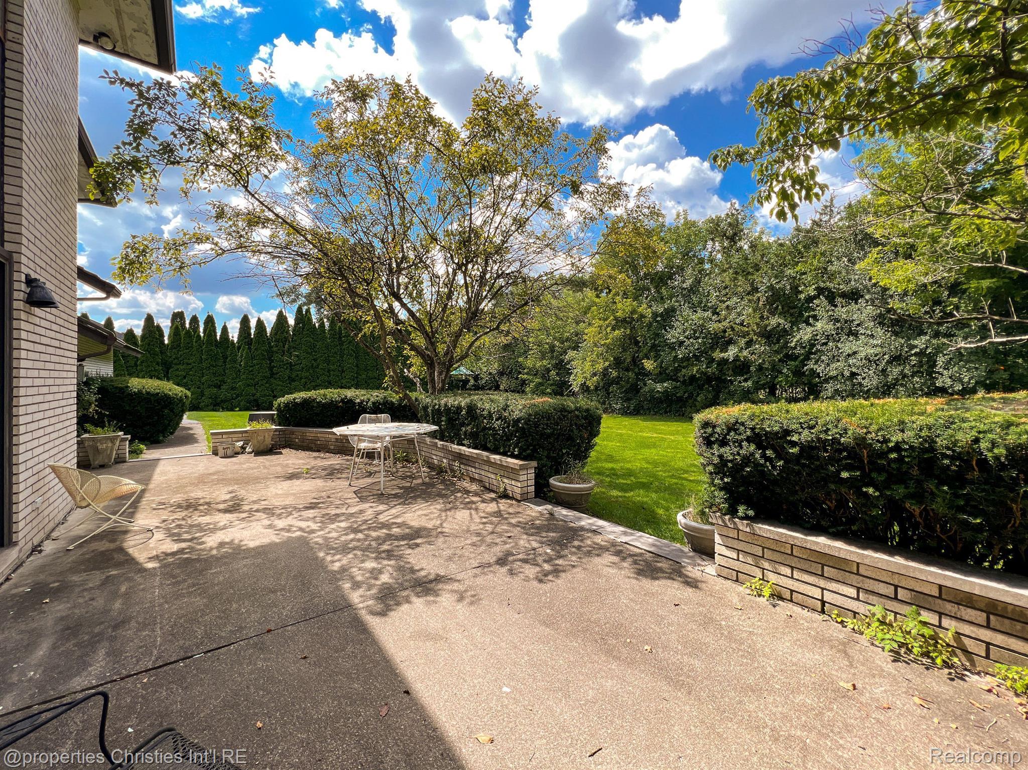 1131 STUYVESSANT Road