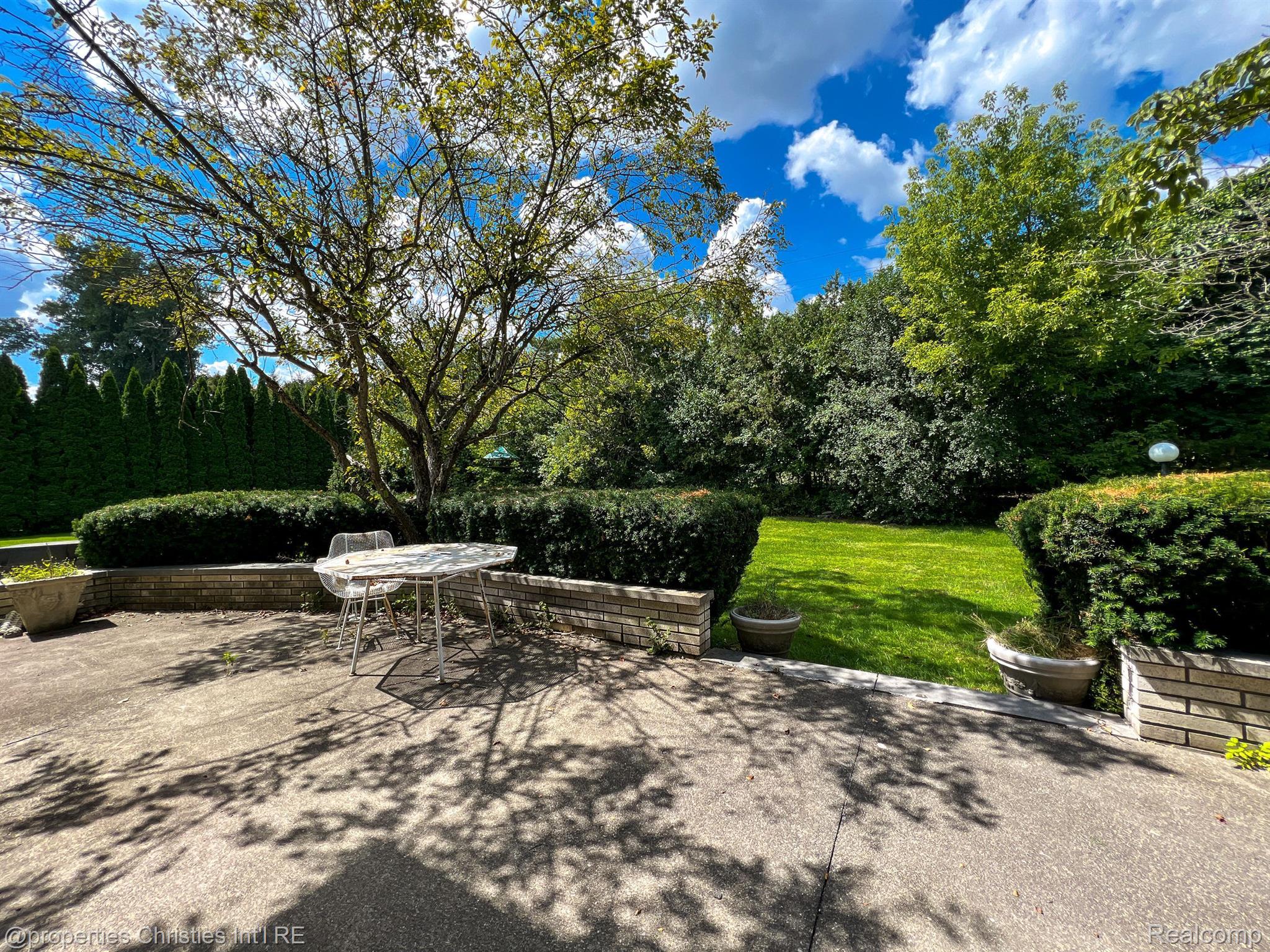 1131 STUYVESSANT Road