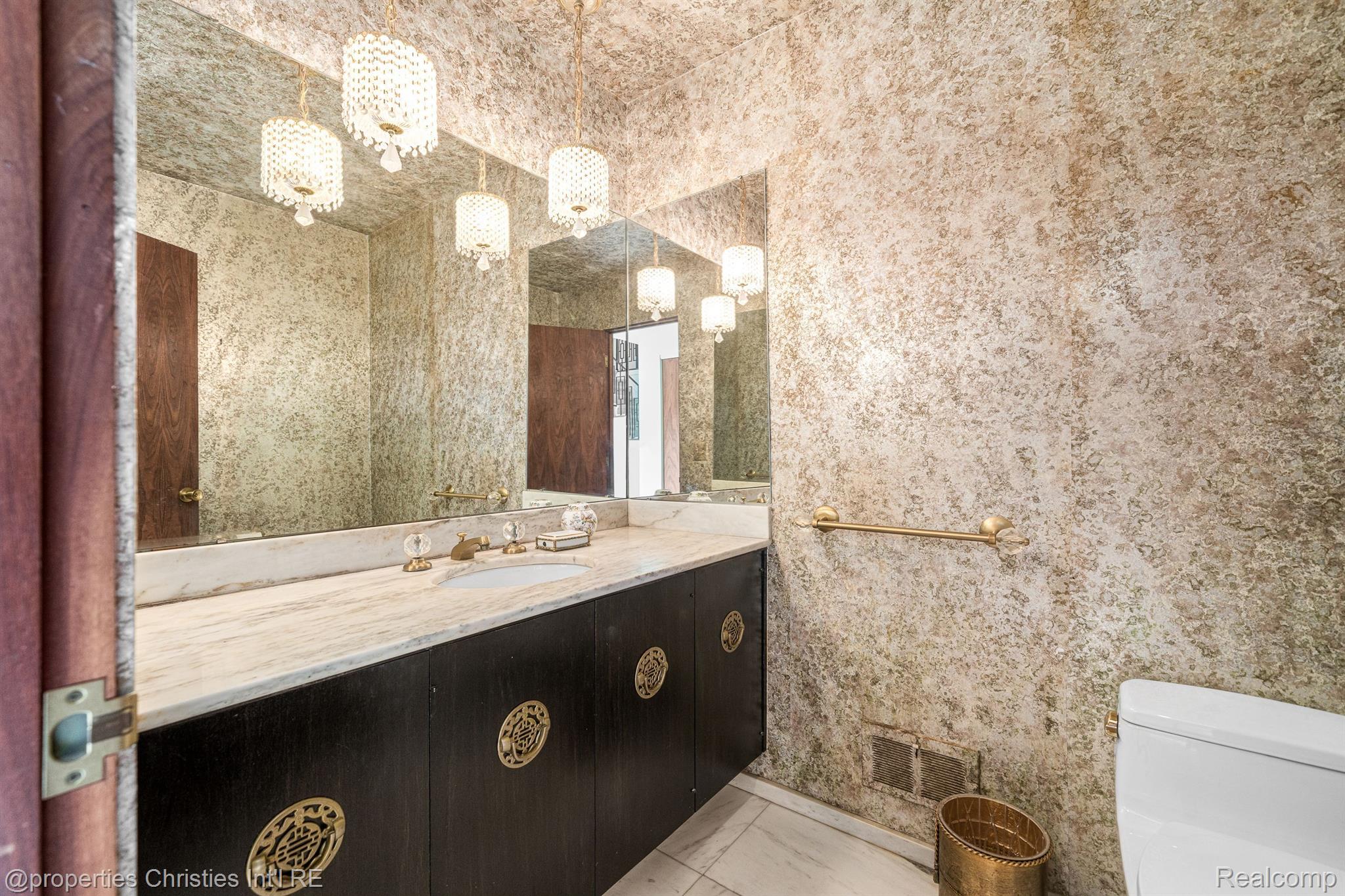 1131 STUYVESSANT Road