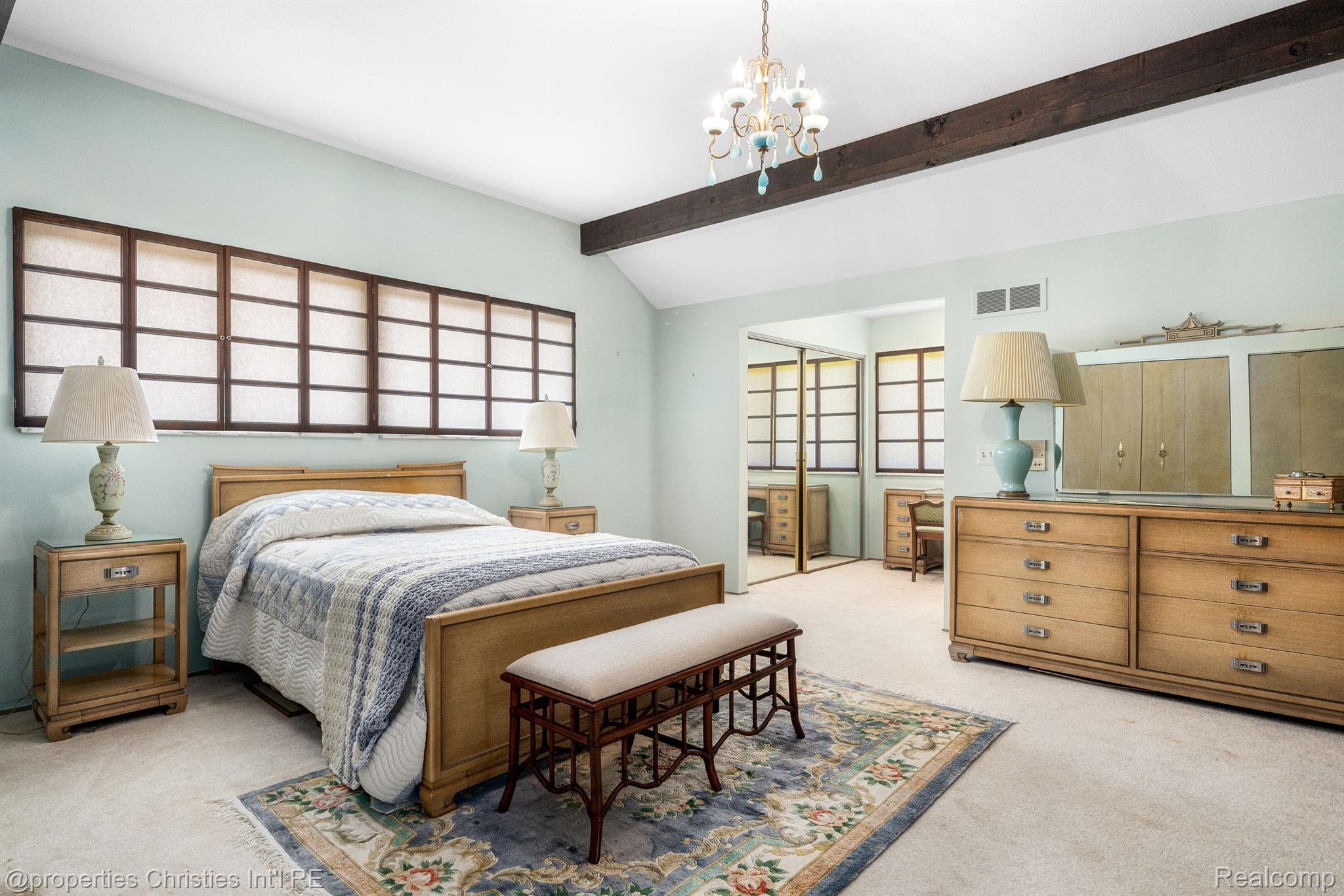 1131 STUYVESSANT Road