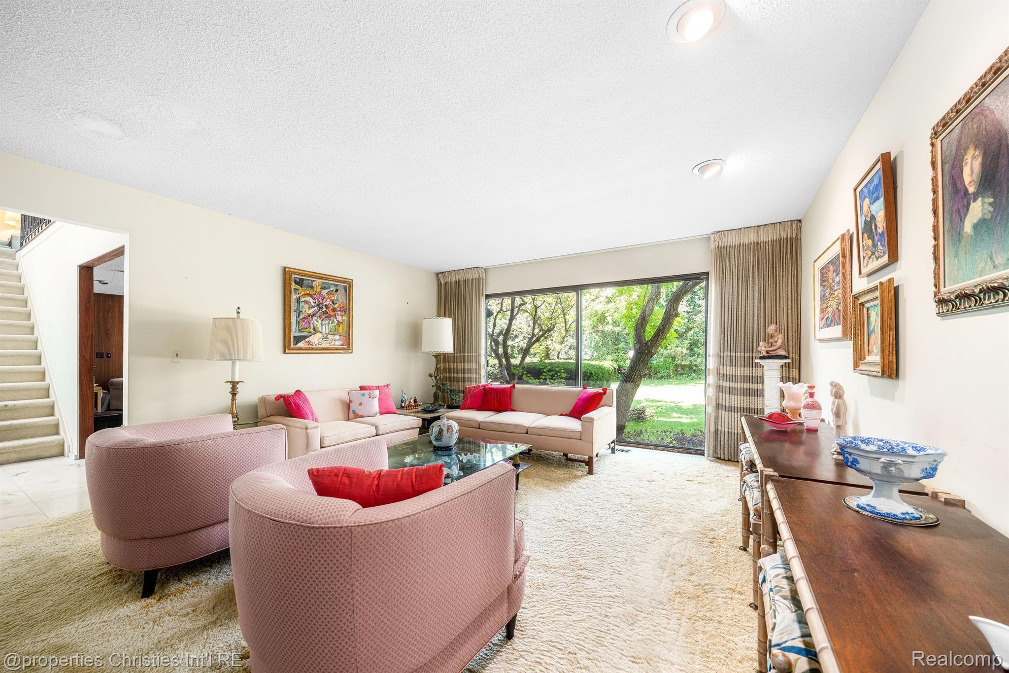 1131 STUYVESSANT Road