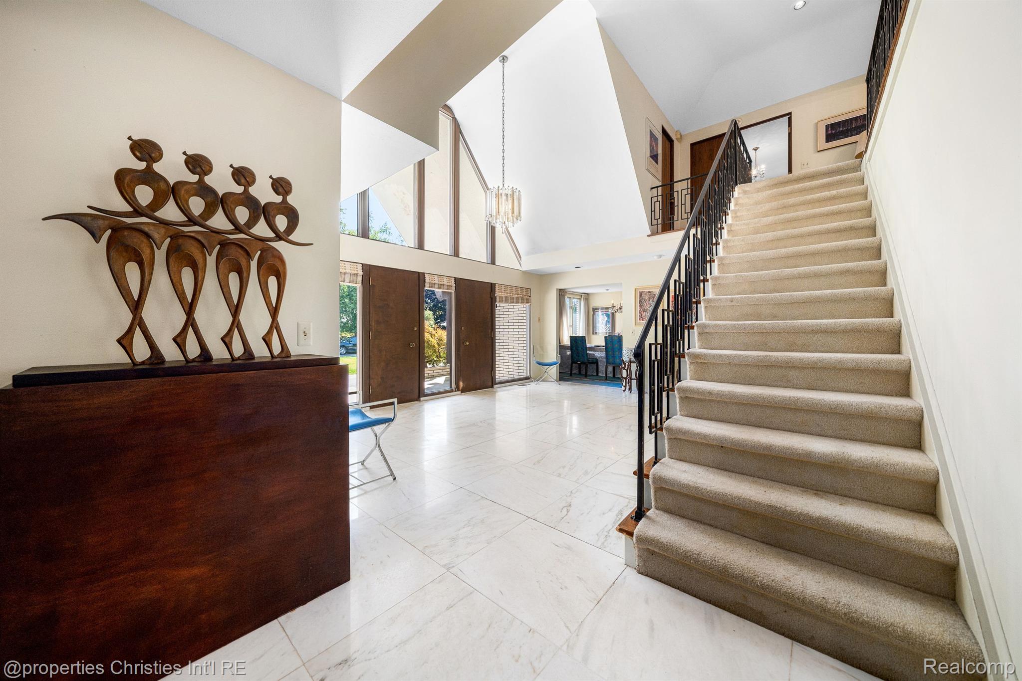 1131 STUYVESSANT Road