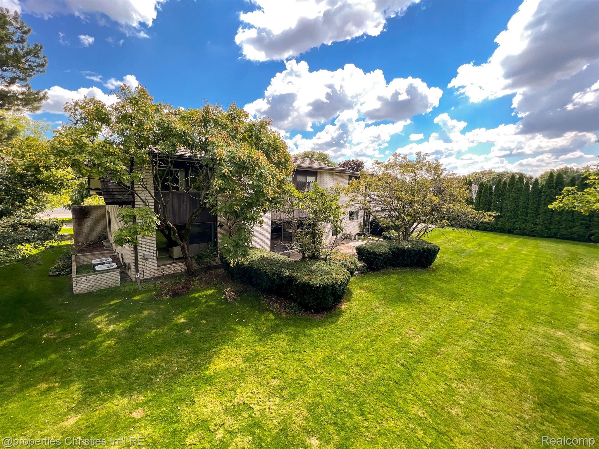 1131 STUYVESSANT Road