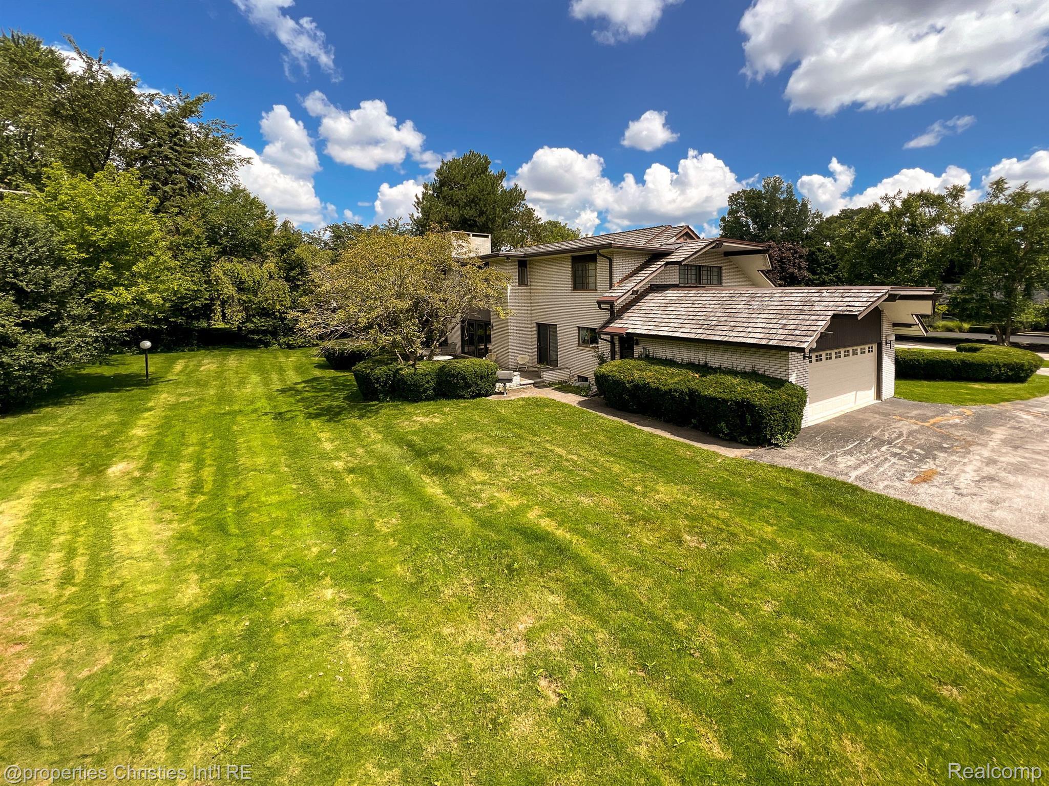 1131 STUYVESSANT Road