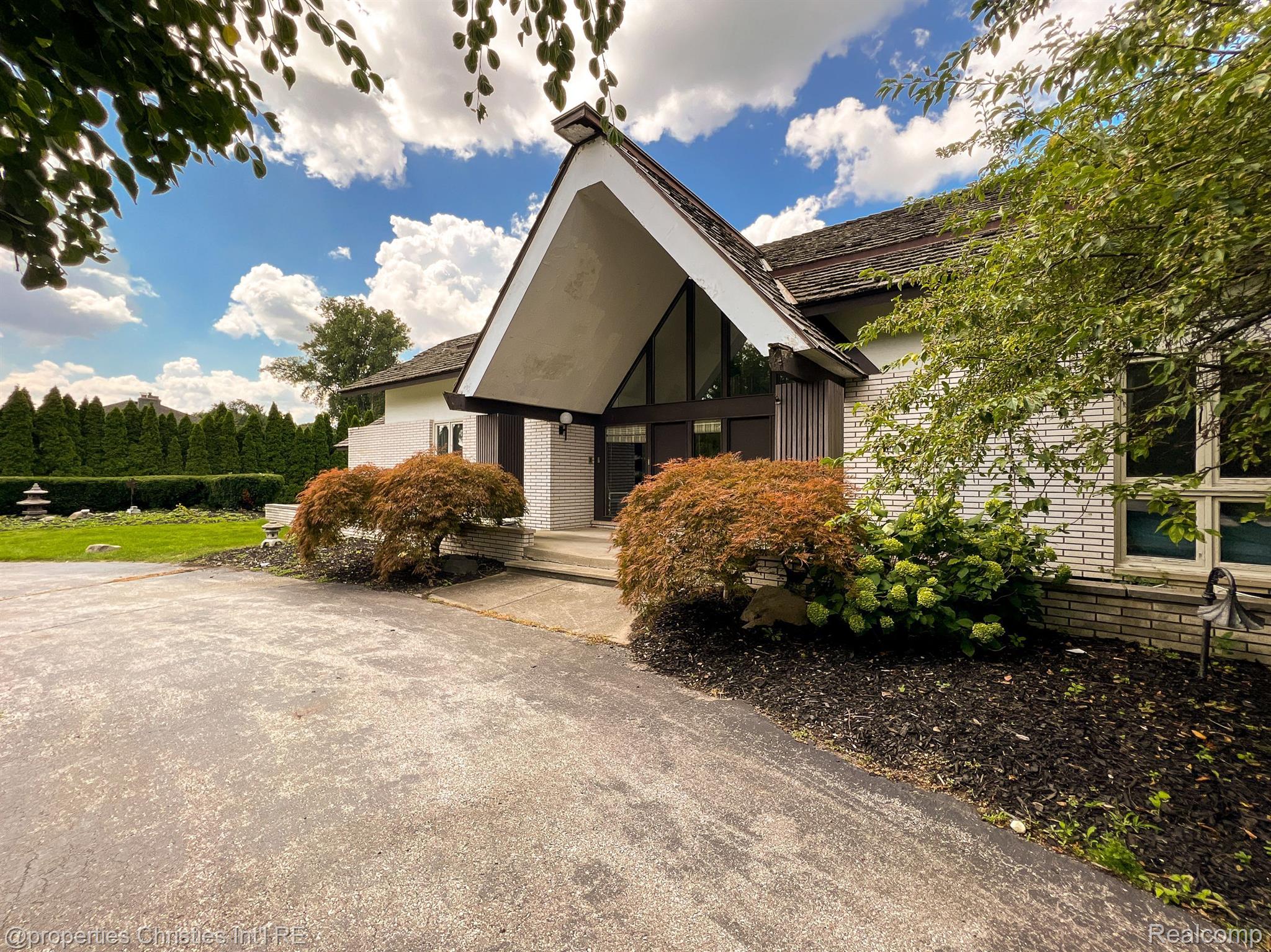 1131 STUYVESSANT Road