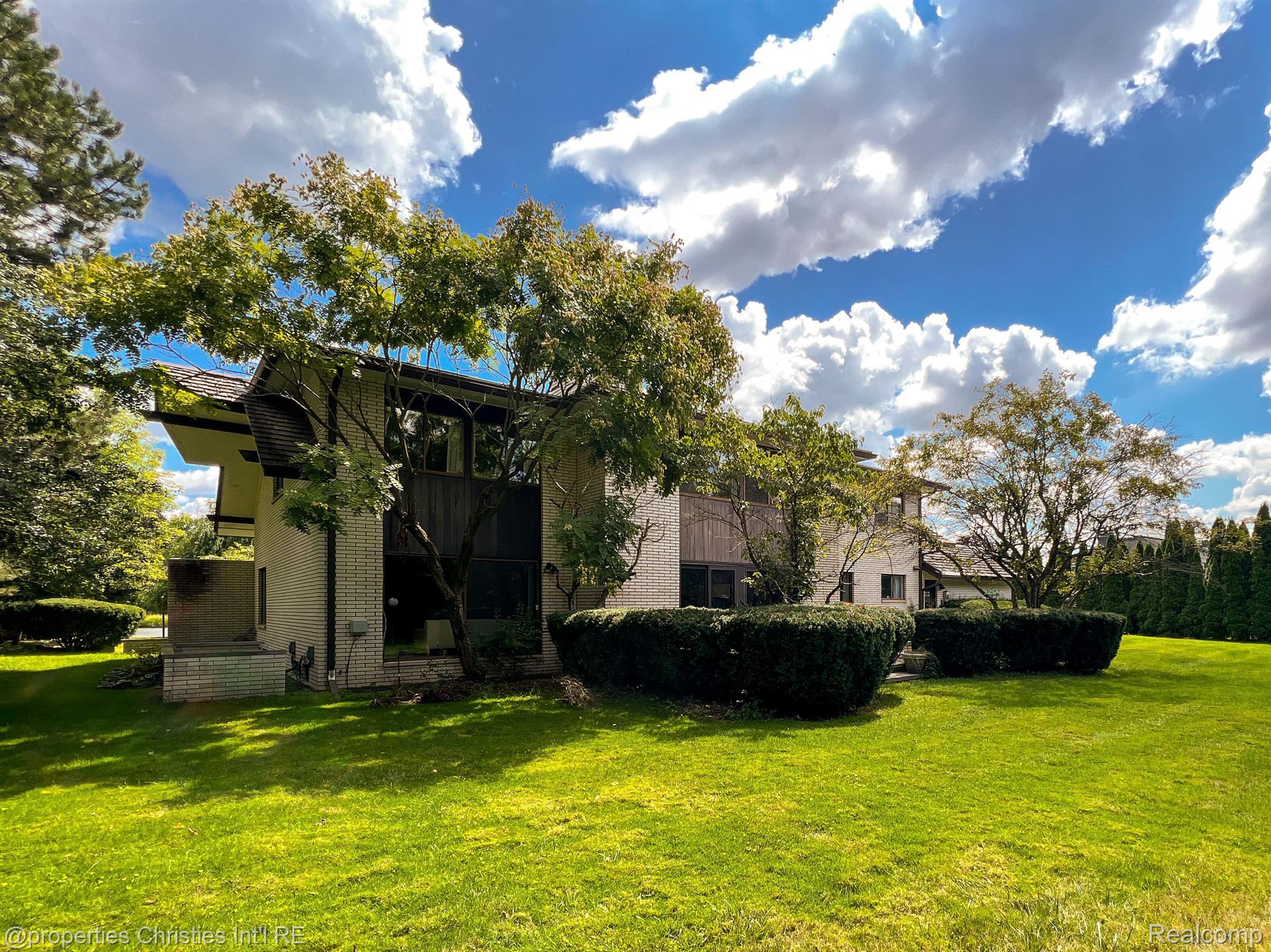 1131 STUYVESSANT Road