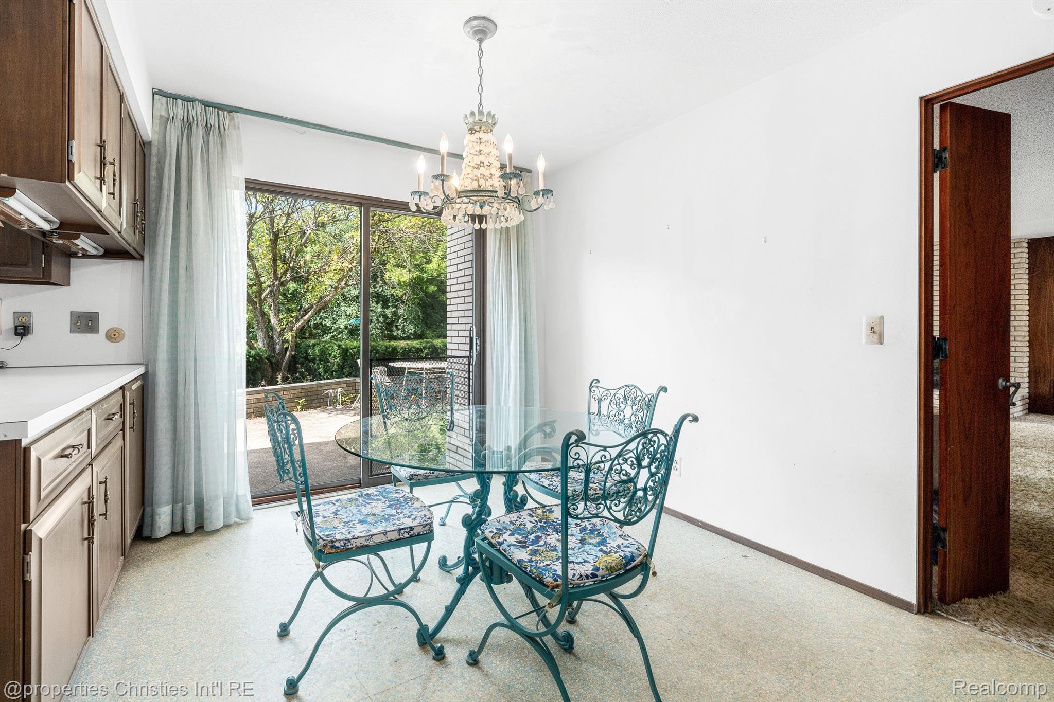 1131 STUYVESSANT Road