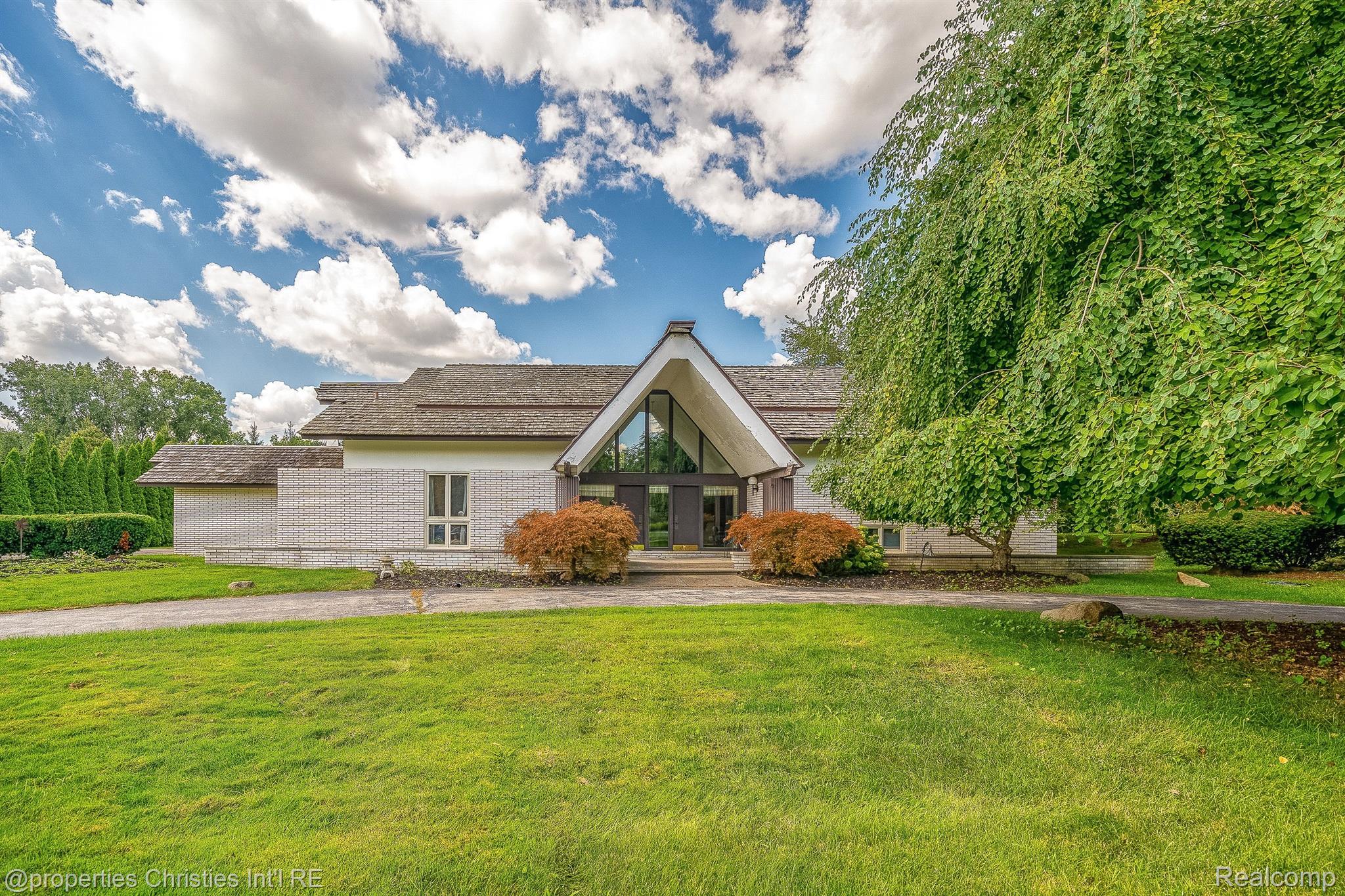 1131 STUYVESSANT Road