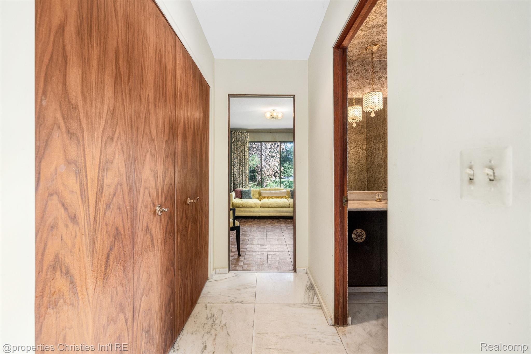 1131 STUYVESSANT Road