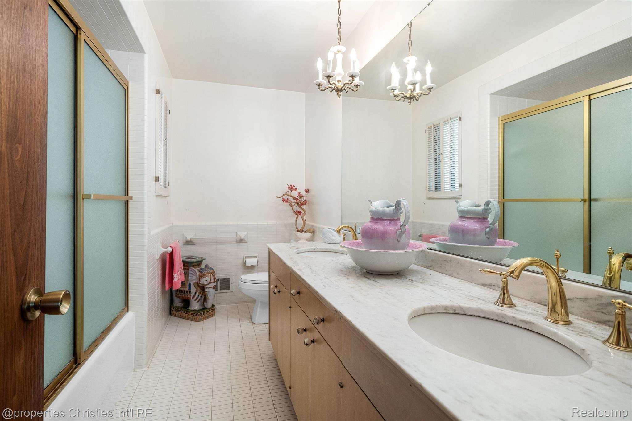 1131 STUYVESSANT Road