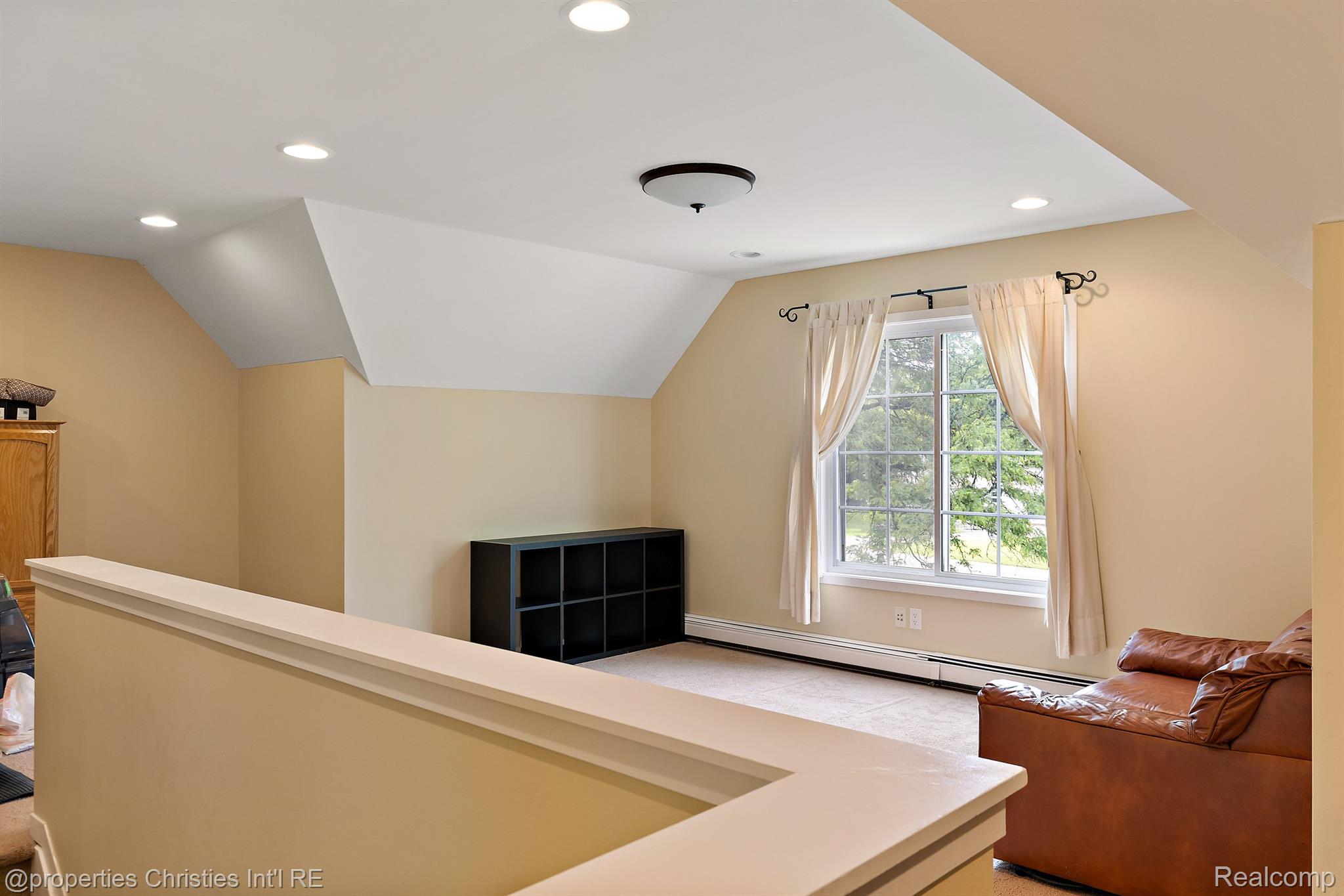 1760 CEDAR HILL Drive