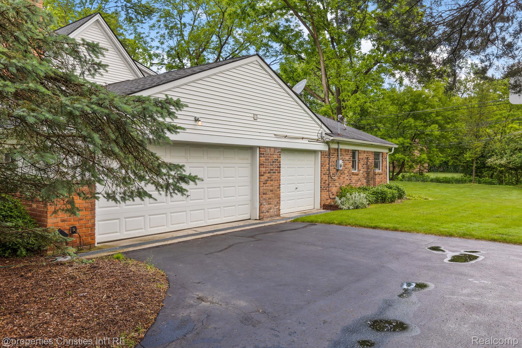 1760 CEDAR HILL Drive