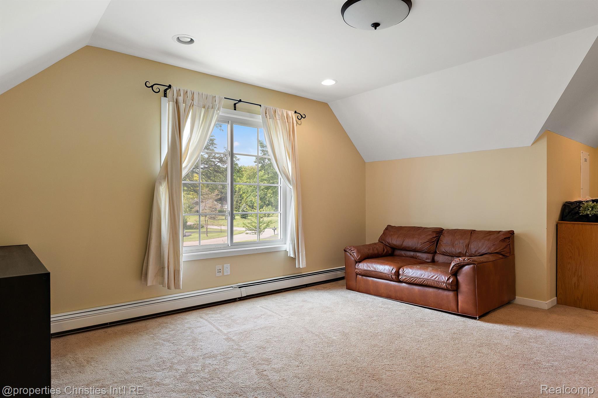 1760 CEDAR HILL Drive