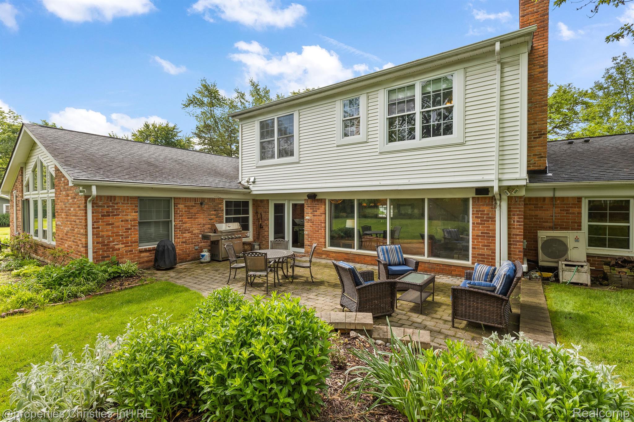 1760 CEDAR HILL Drive