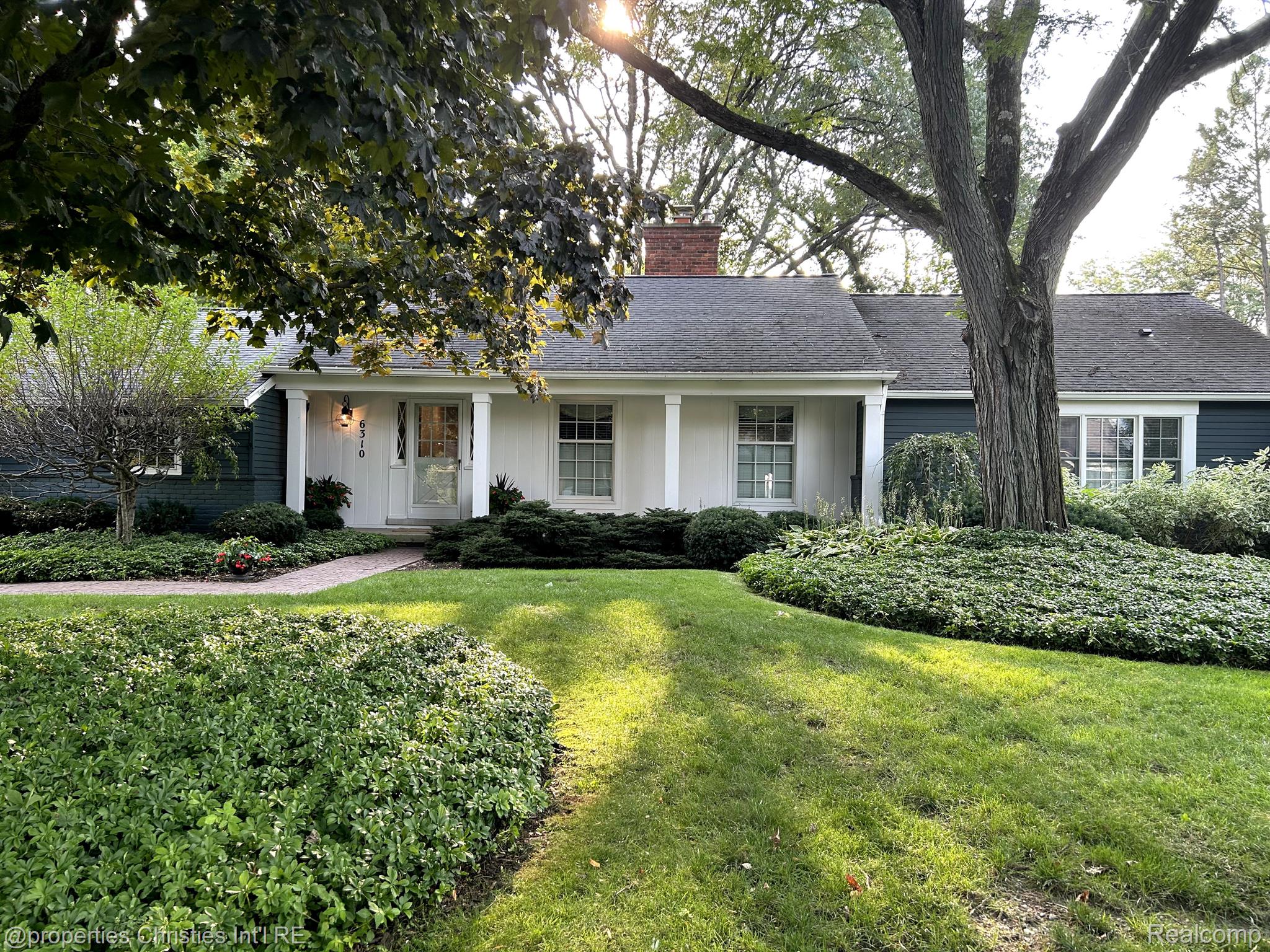 6310 E SURREY Road