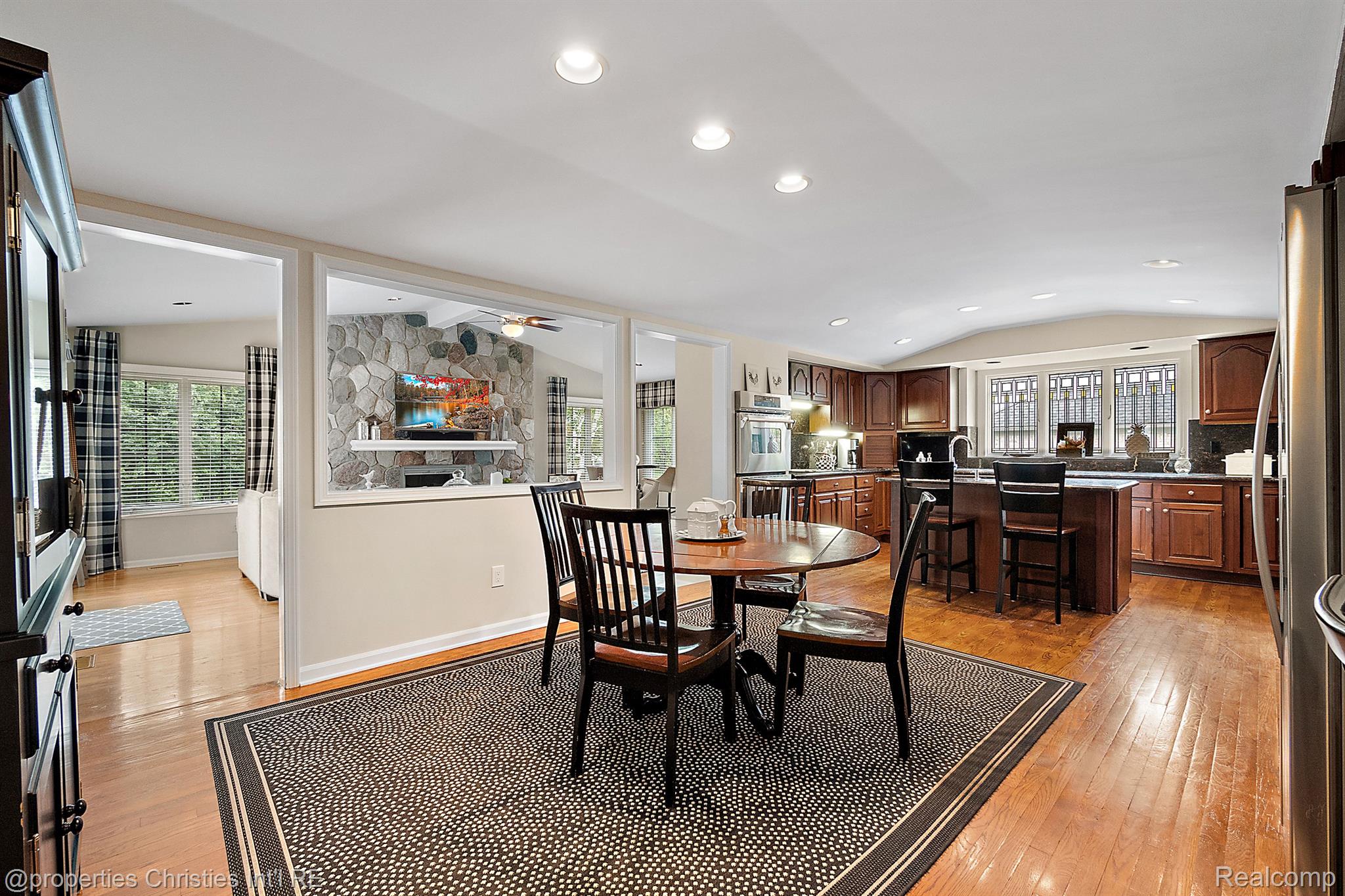 2795 BLOOMFIELD