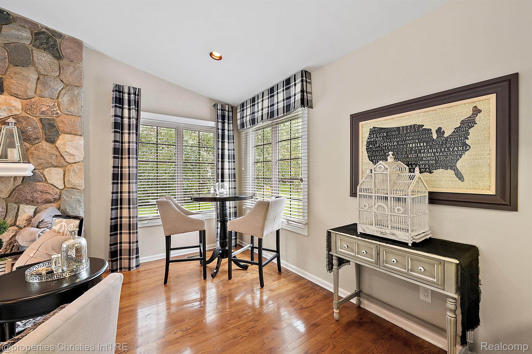 2795 BLOOMFIELD