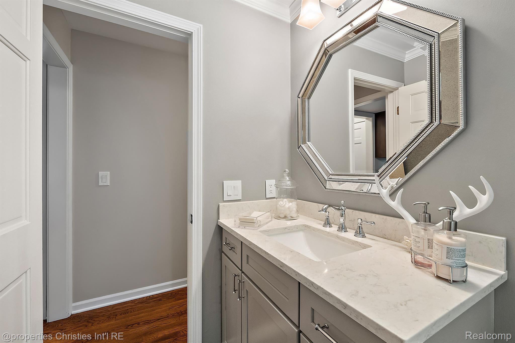 2795 BLOOMFIELD