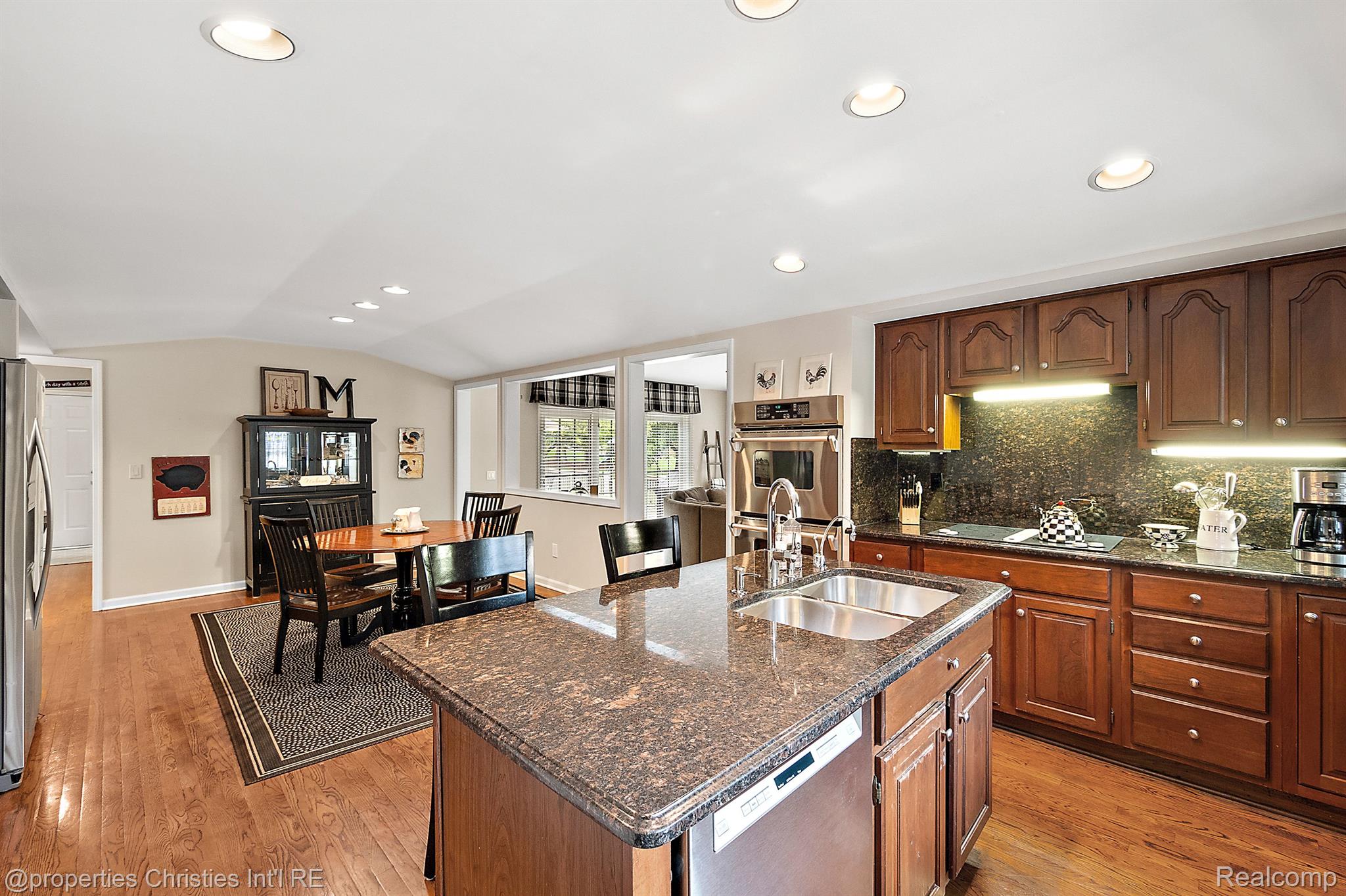 2795 BLOOMFIELD