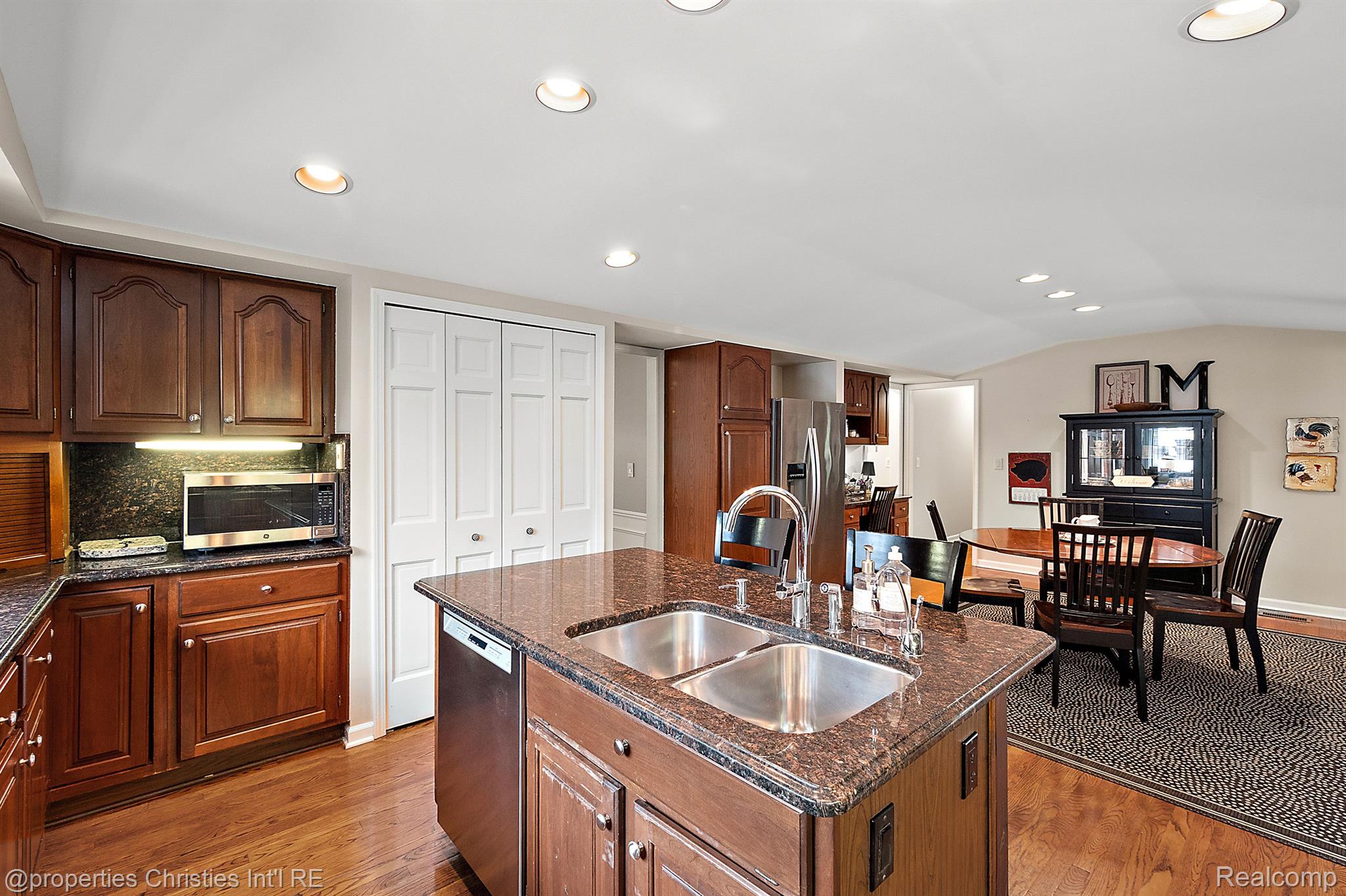 2795 BLOOMFIELD