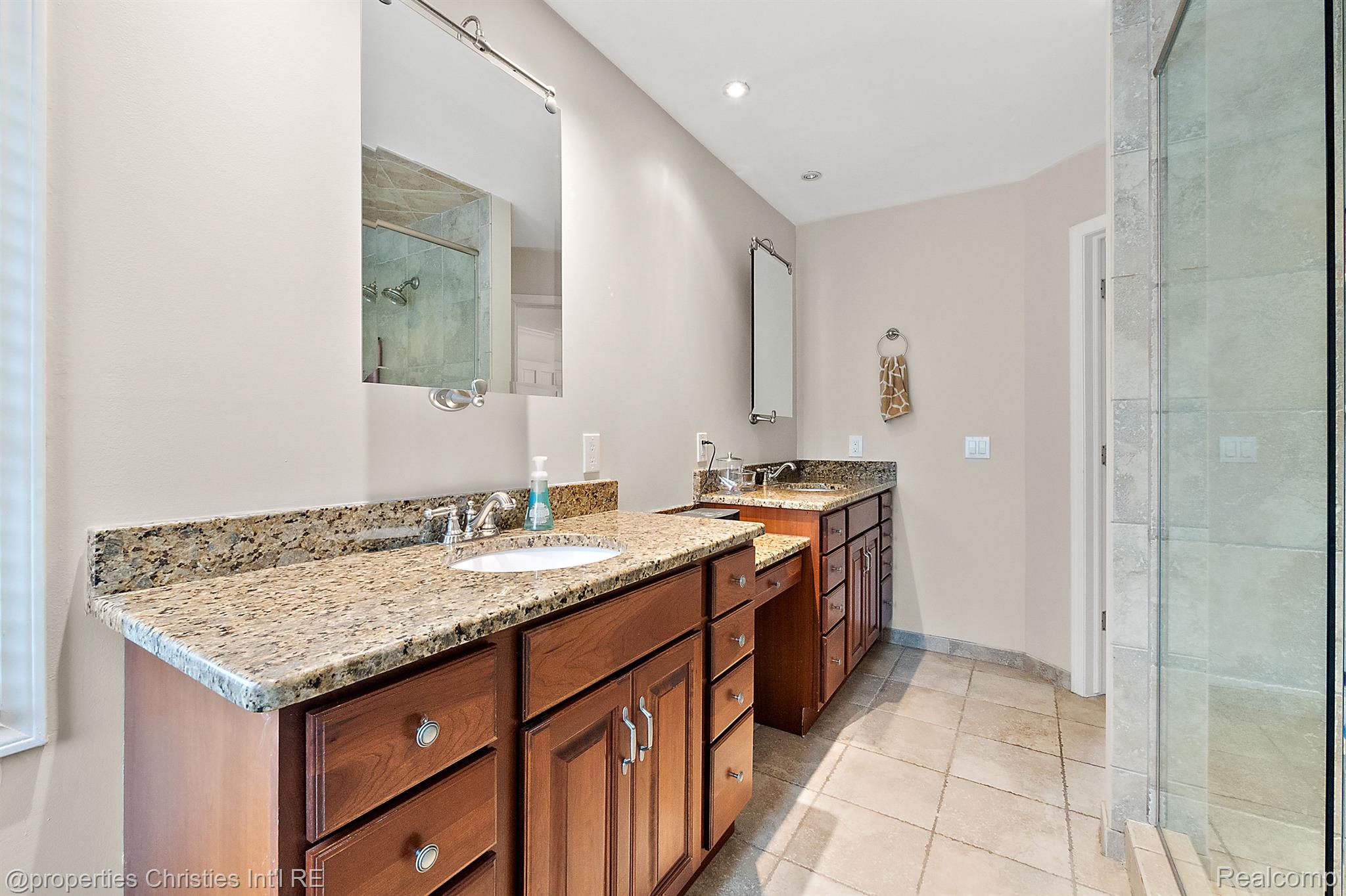 2795 BLOOMFIELD