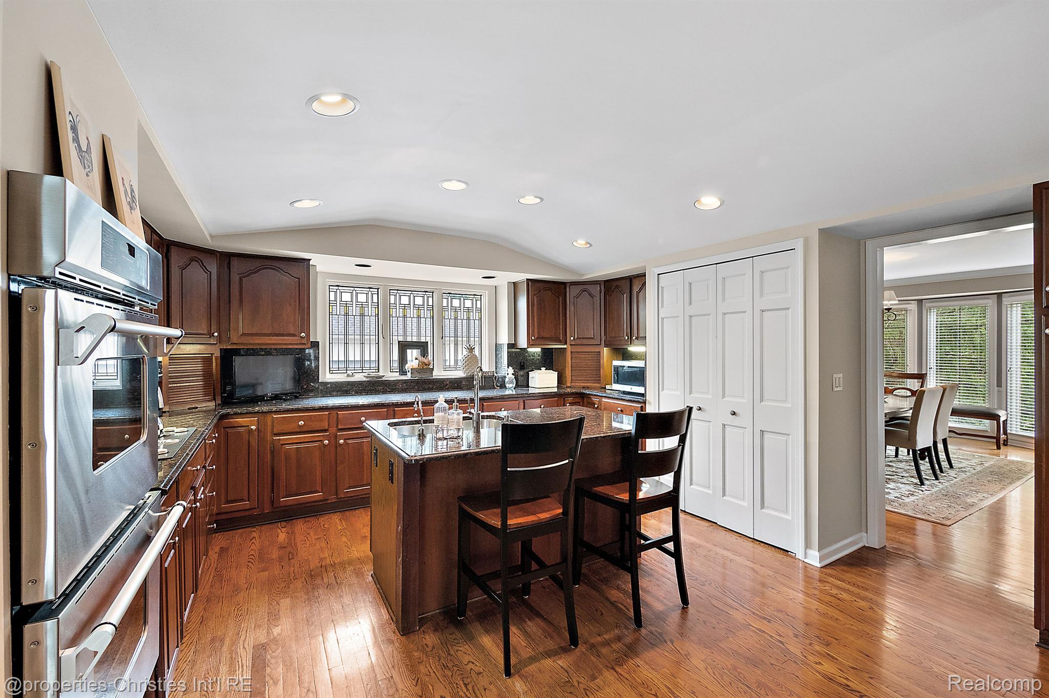 2795 BLOOMFIELD