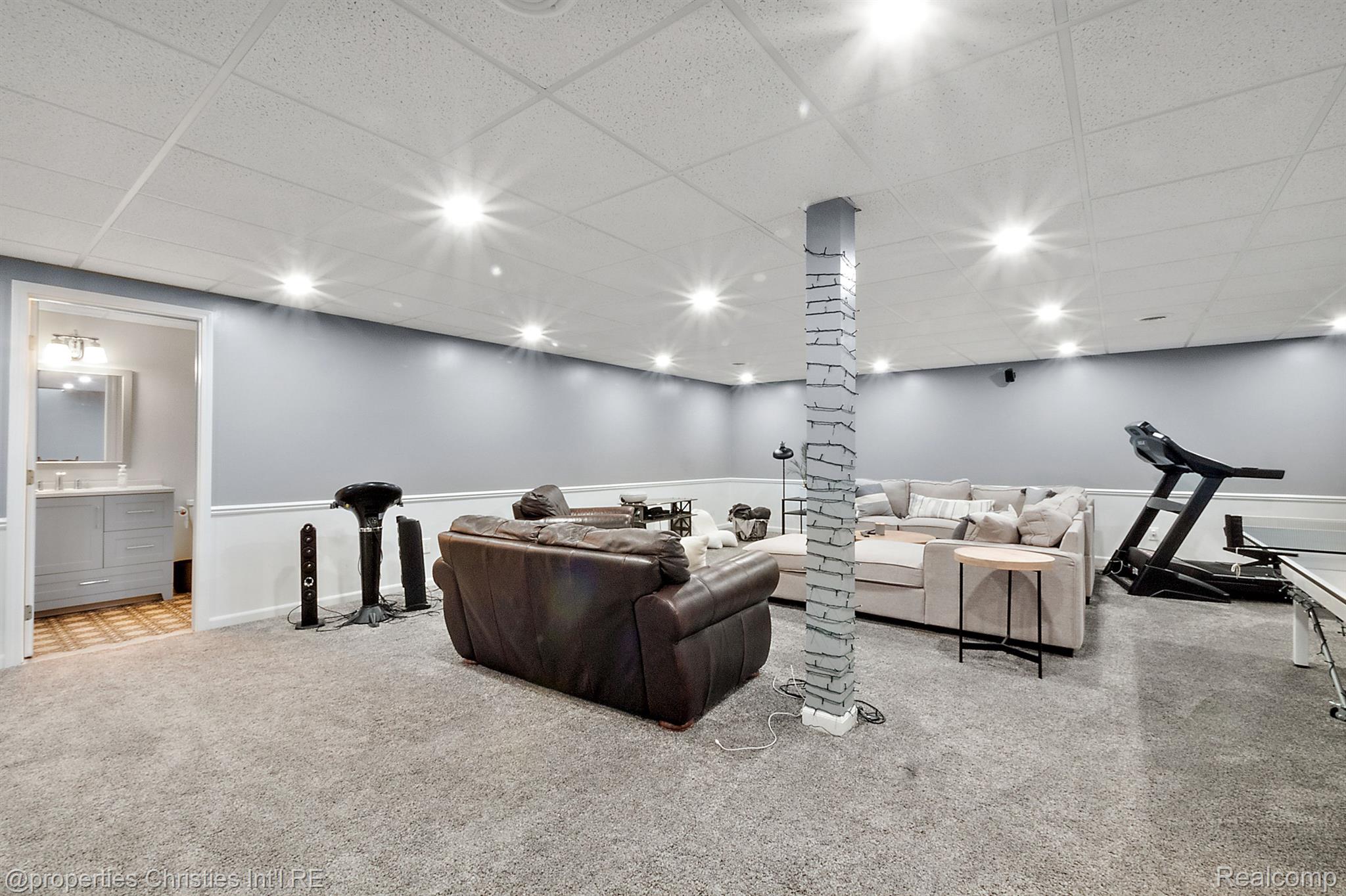 2795 BLOOMFIELD