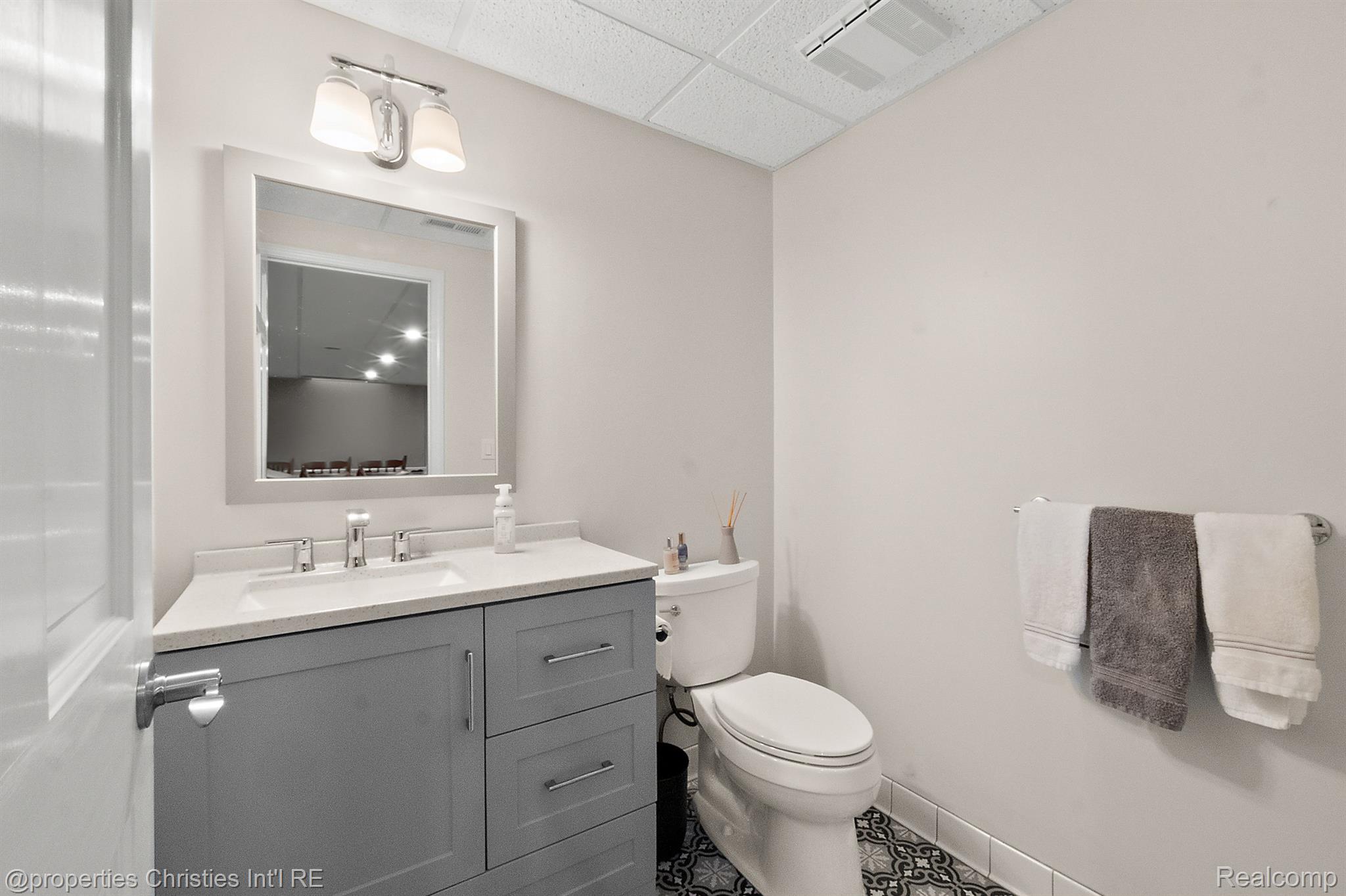 2795 BLOOMFIELD