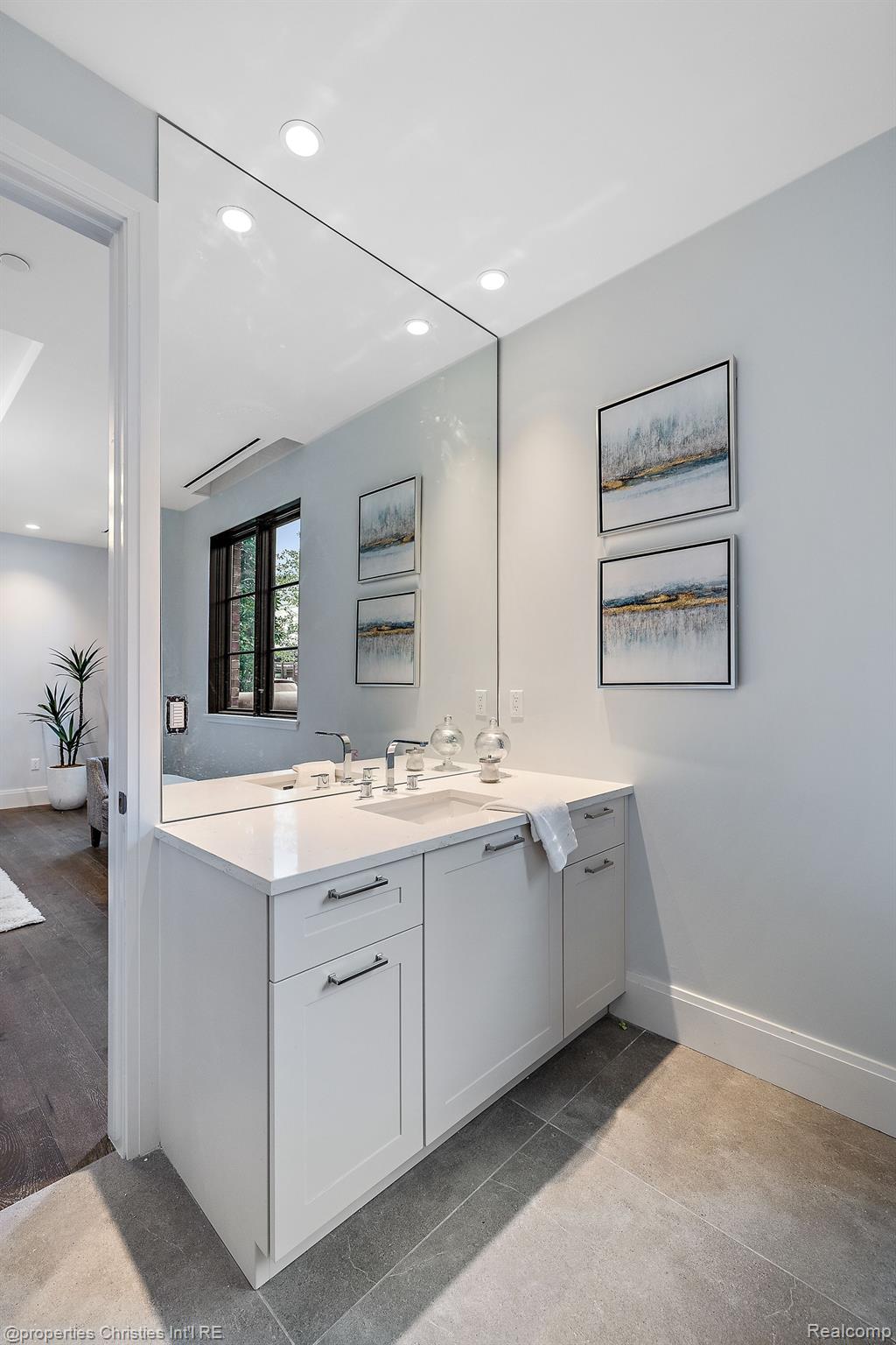 420 E FRANK Street Unit: 101