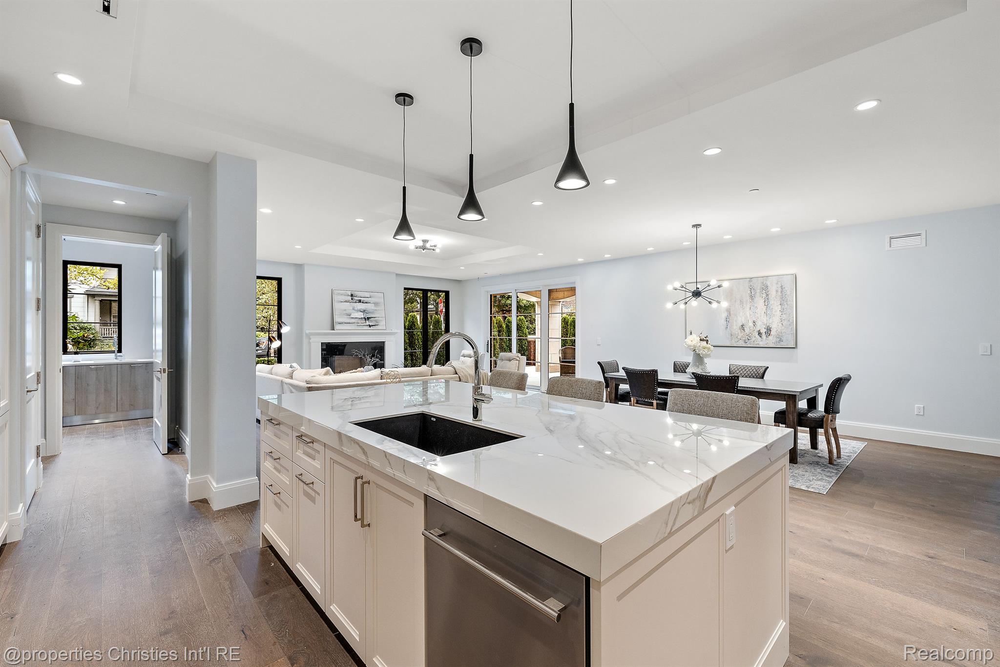 420 E FRANK Street Unit: 101
