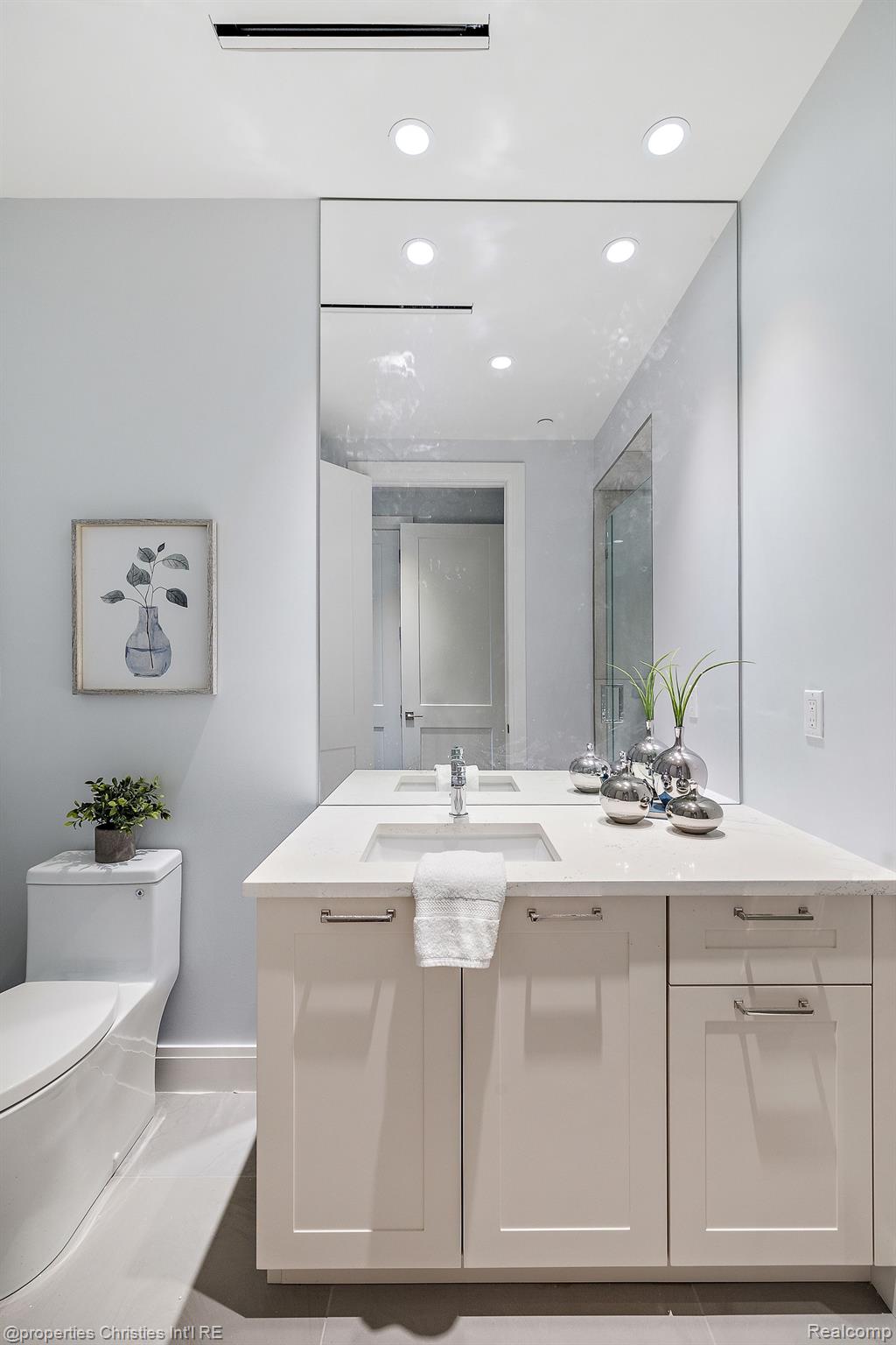 420 E FRANK Street Unit: 101
