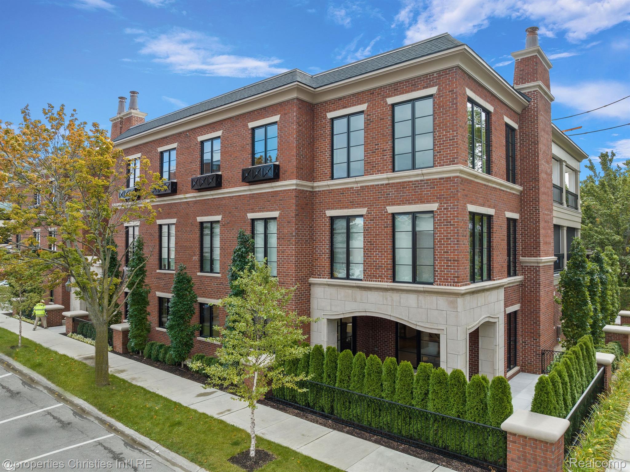 420 E FRANK Street Unit: 101