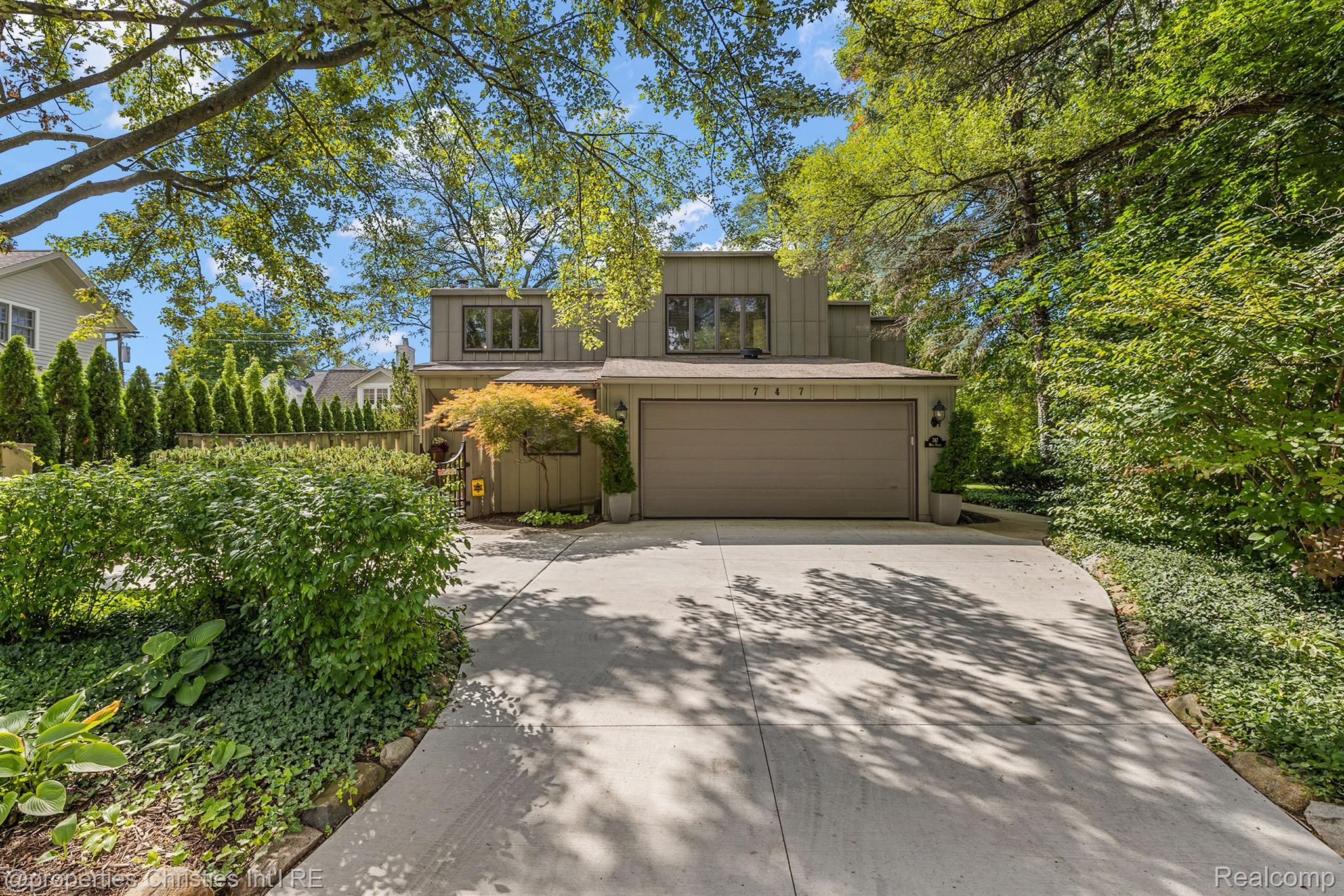 747 W FRANK Street