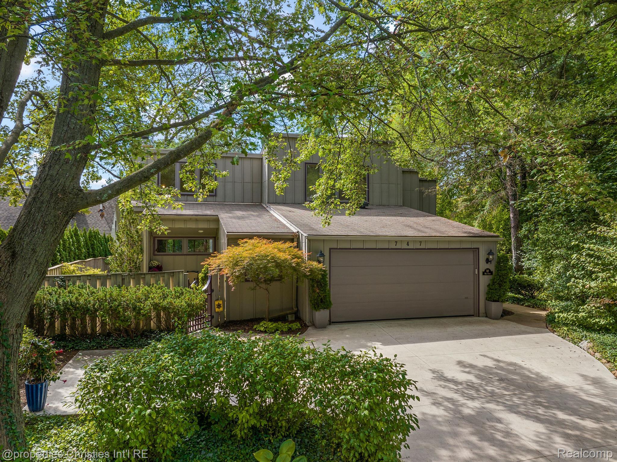 747 W FRANK Street