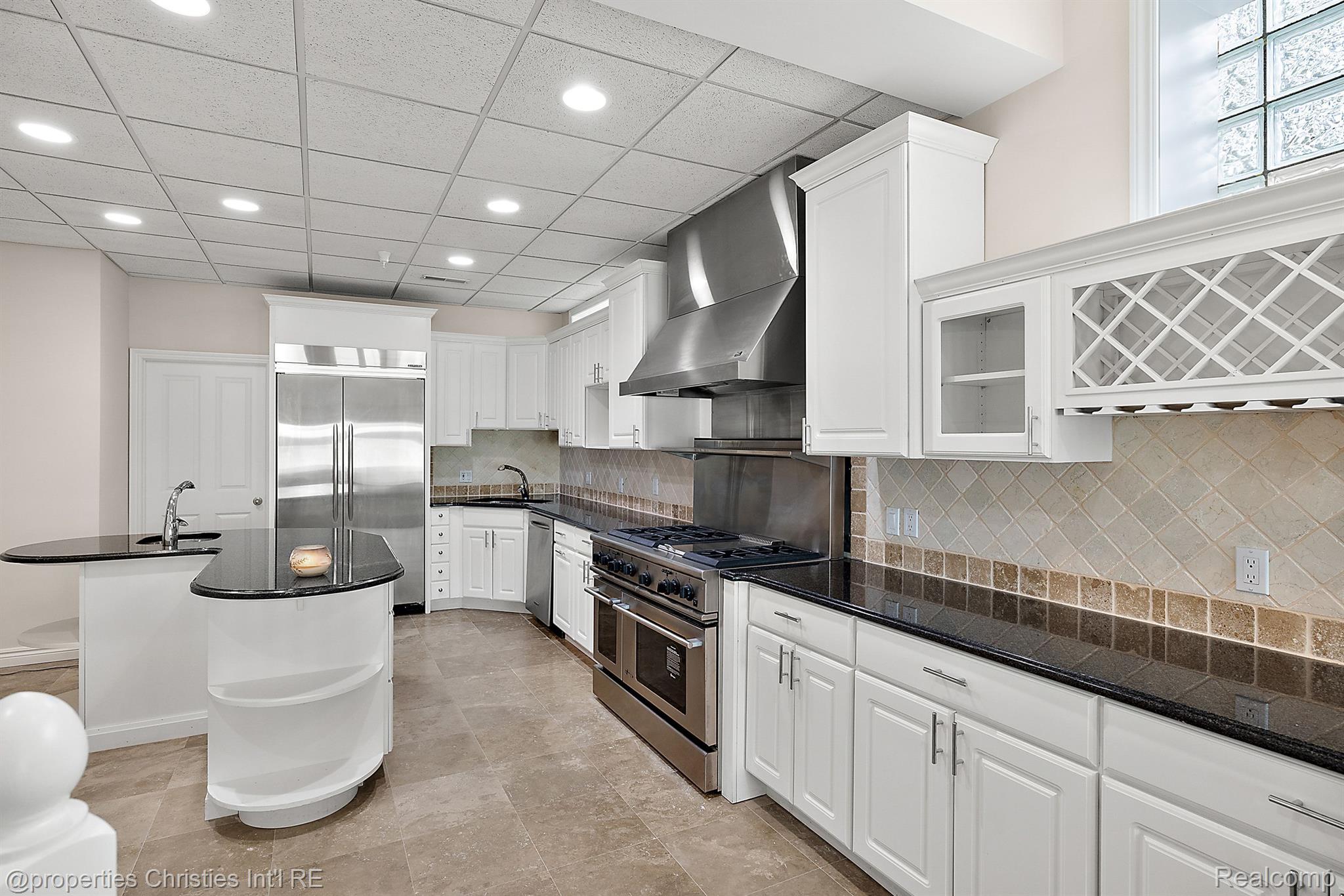 972 SUNSET Drive